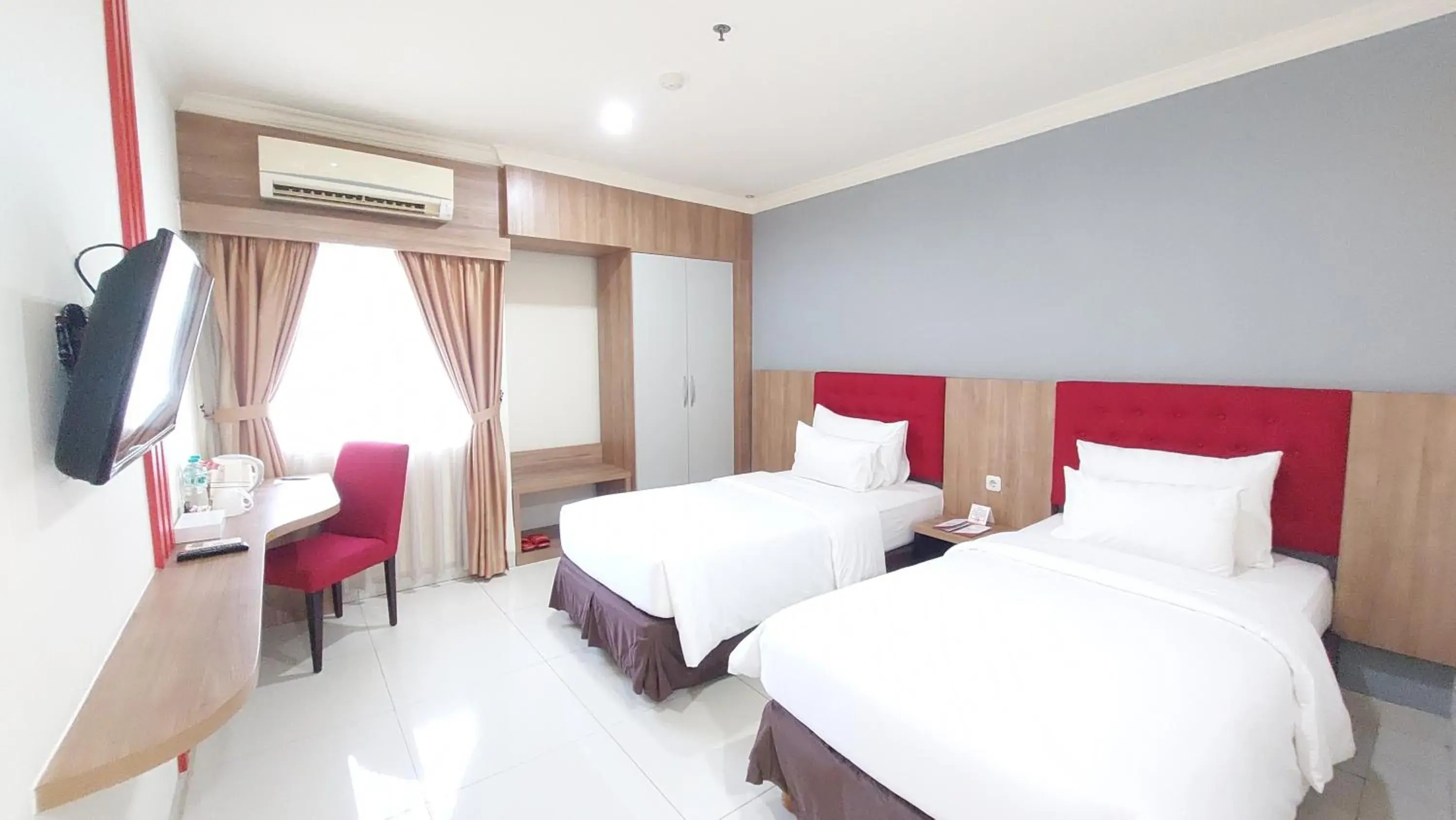 Superior Twin Room in Moritz Hotel RSAB Harapan Kita Superior Twin Room in Moritz Hotel RSAB Harapan Kita