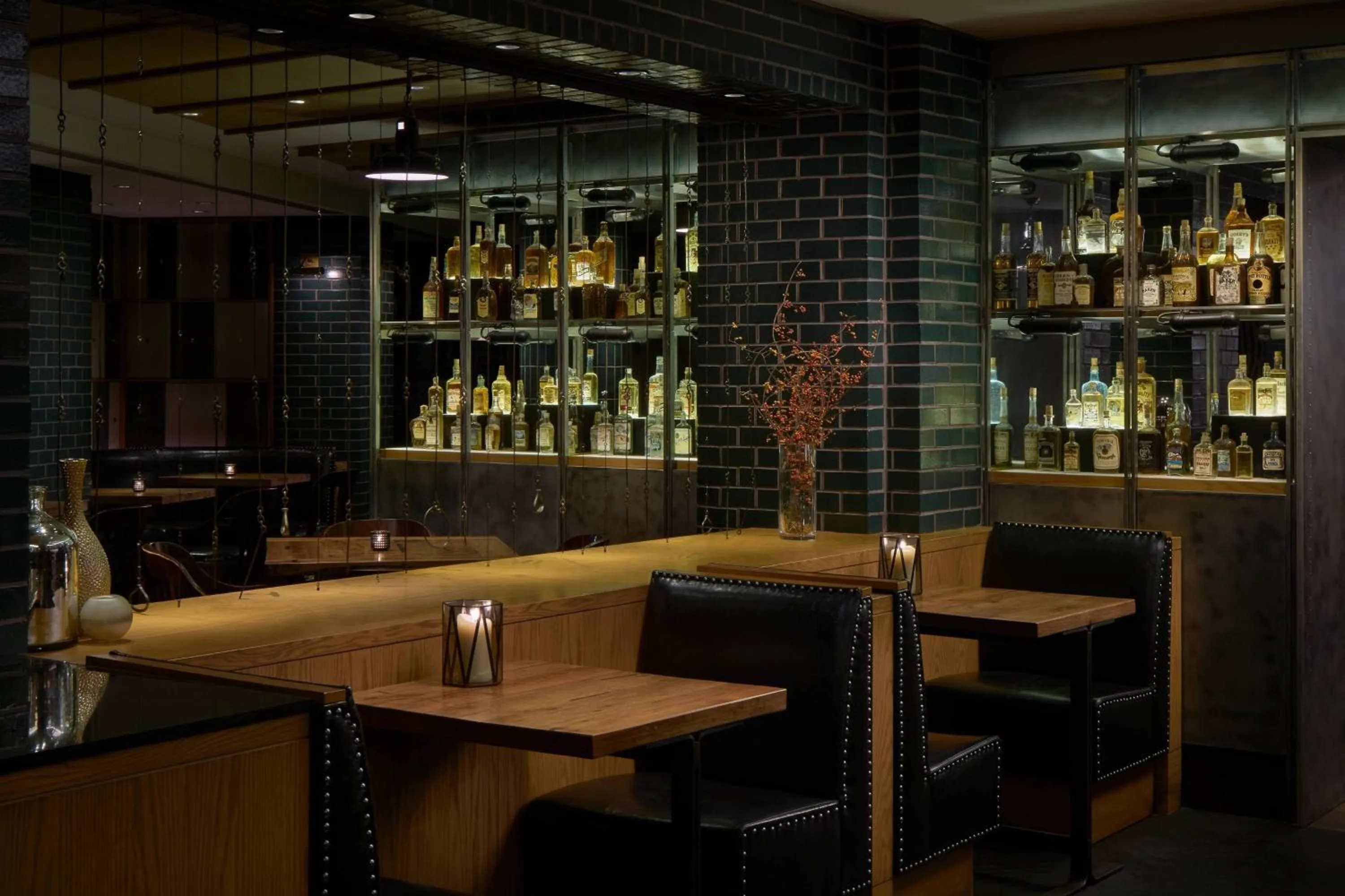 Lounge or bar in The Mayflower Hotel, Autograph Collection