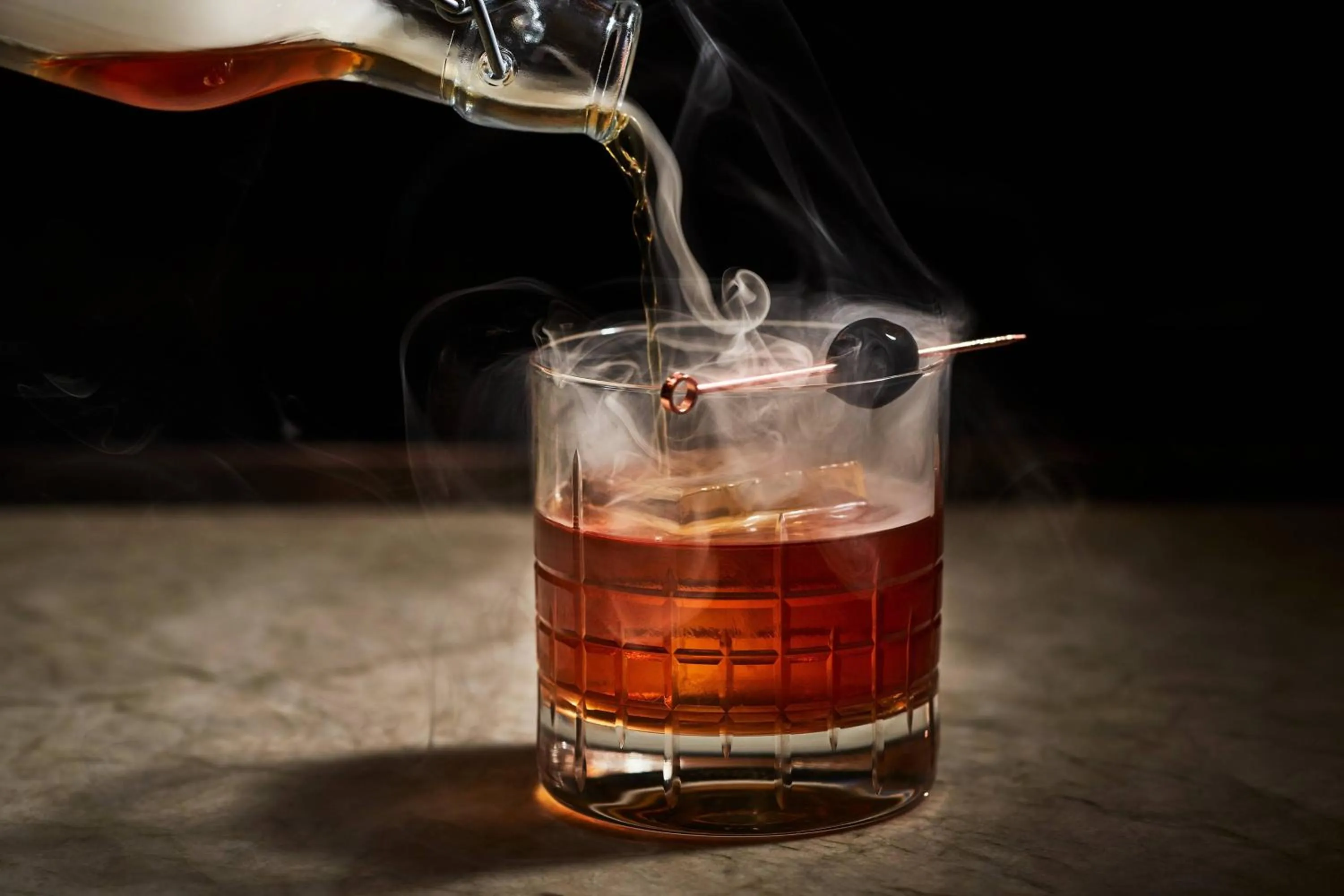 Lounge or bar in The Mayflower Hotel, Autograph Collection