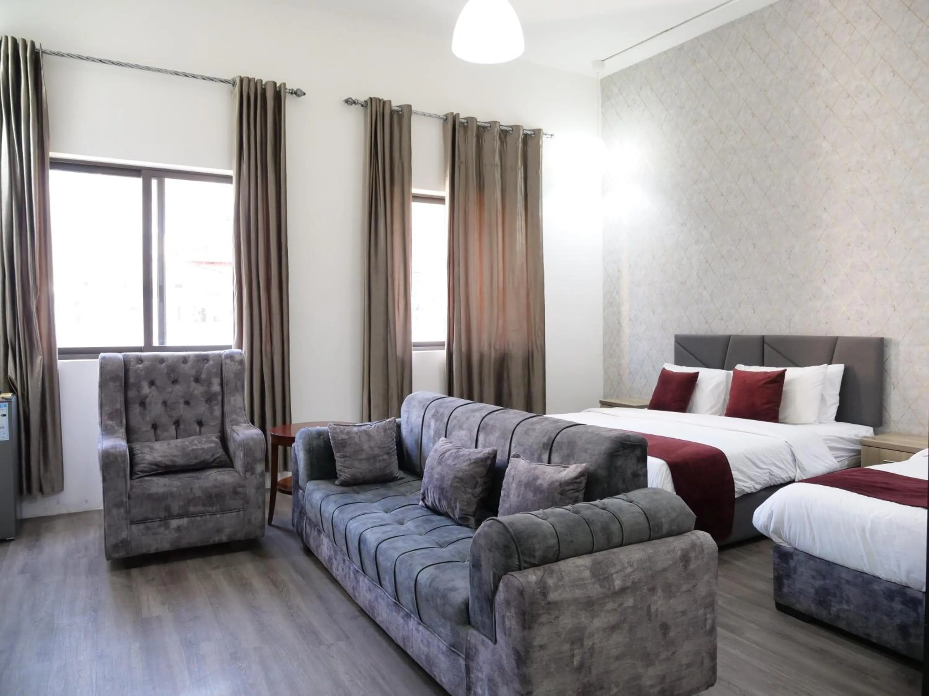 Living room in Twins Downtown Hotel