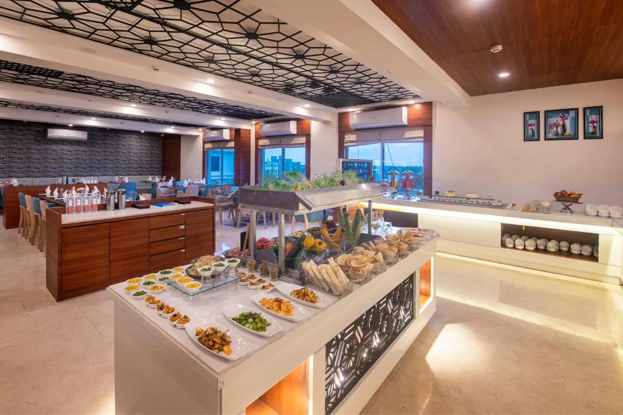 Restaurant/places to eat in Lords Eco Inn Shapar Rajkot