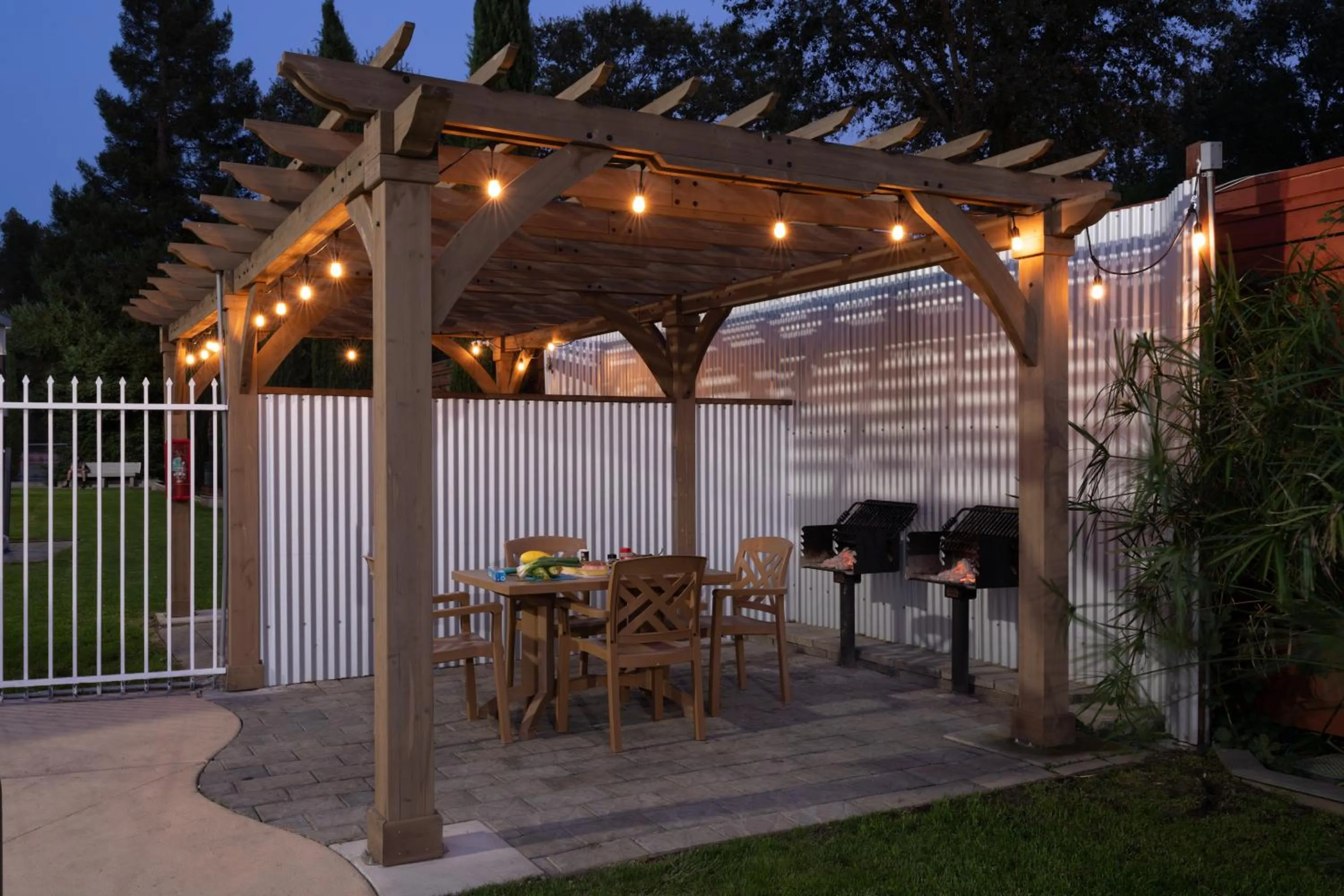 BBQ facilities in The Orchard Hotel Ukiah Wine Country Free Breakfast, Pool, & Hot Tub