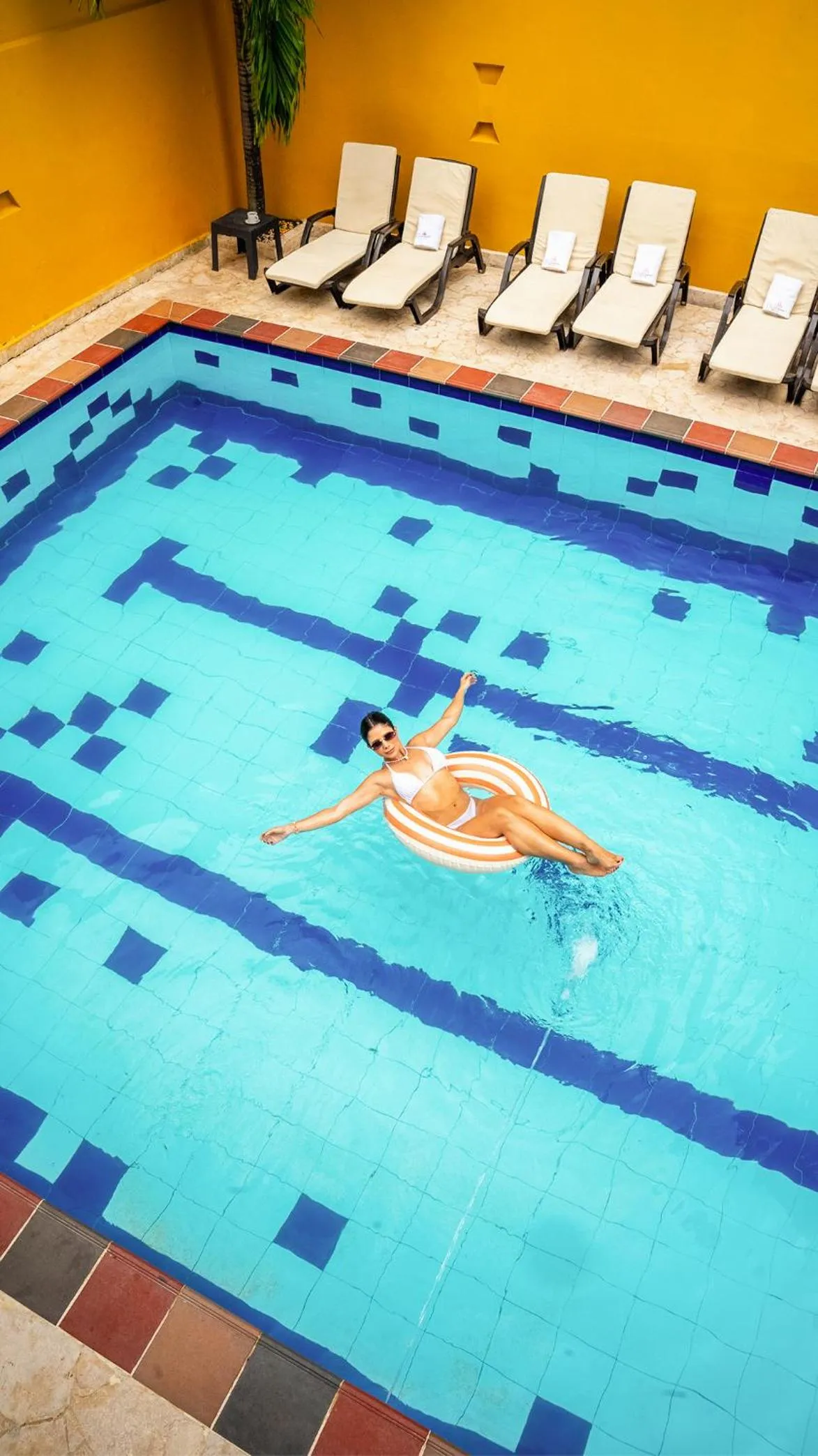 People in Curazao Hotel -Centro Histórico-