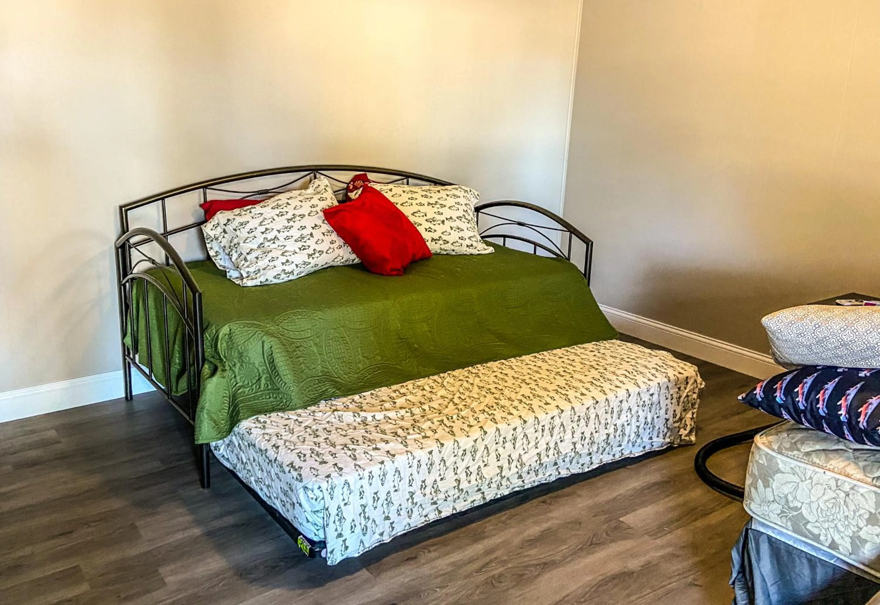 Bed in Reel Inn and Lodge