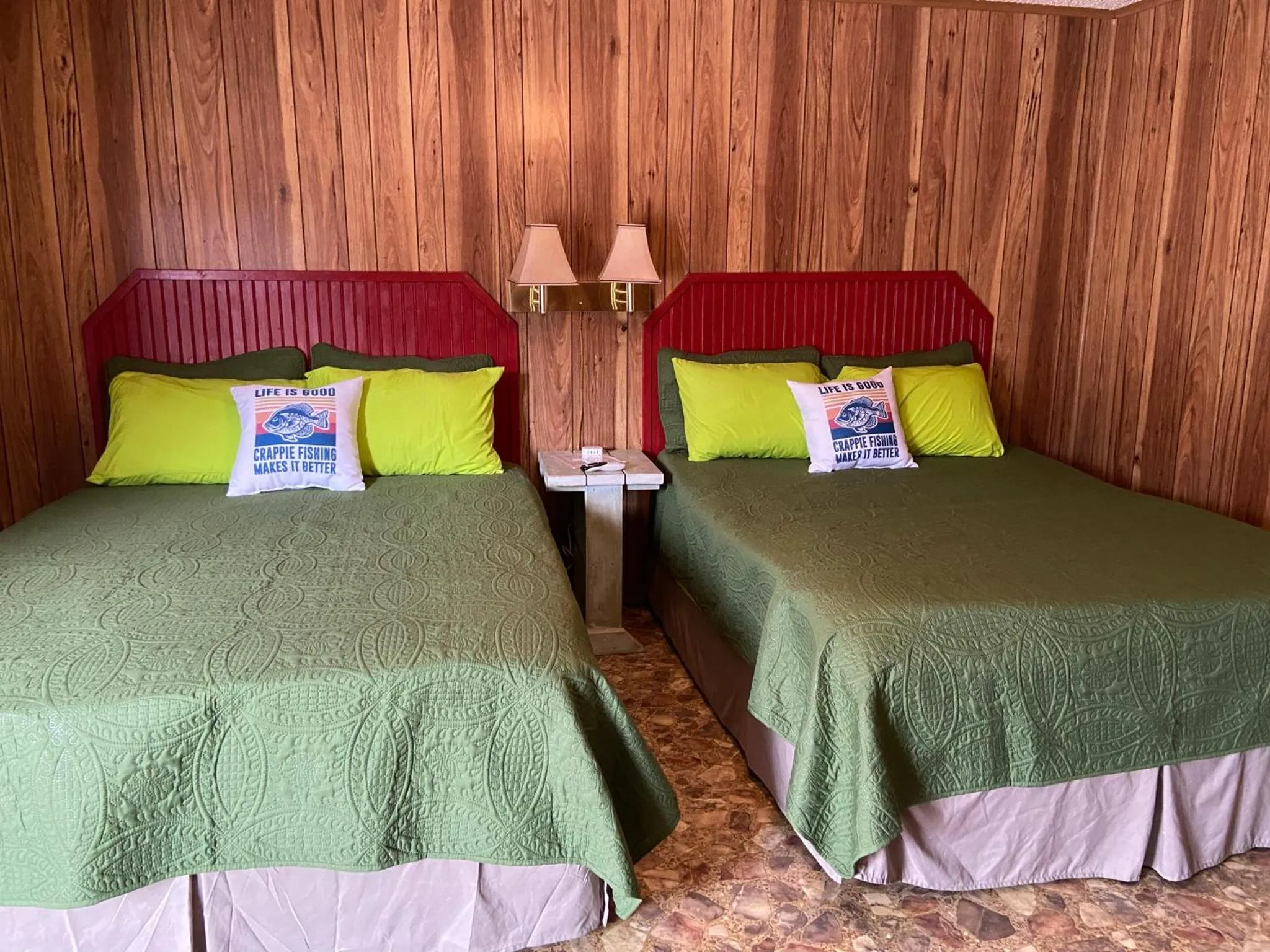 Bed in Reel Inn and Lodge