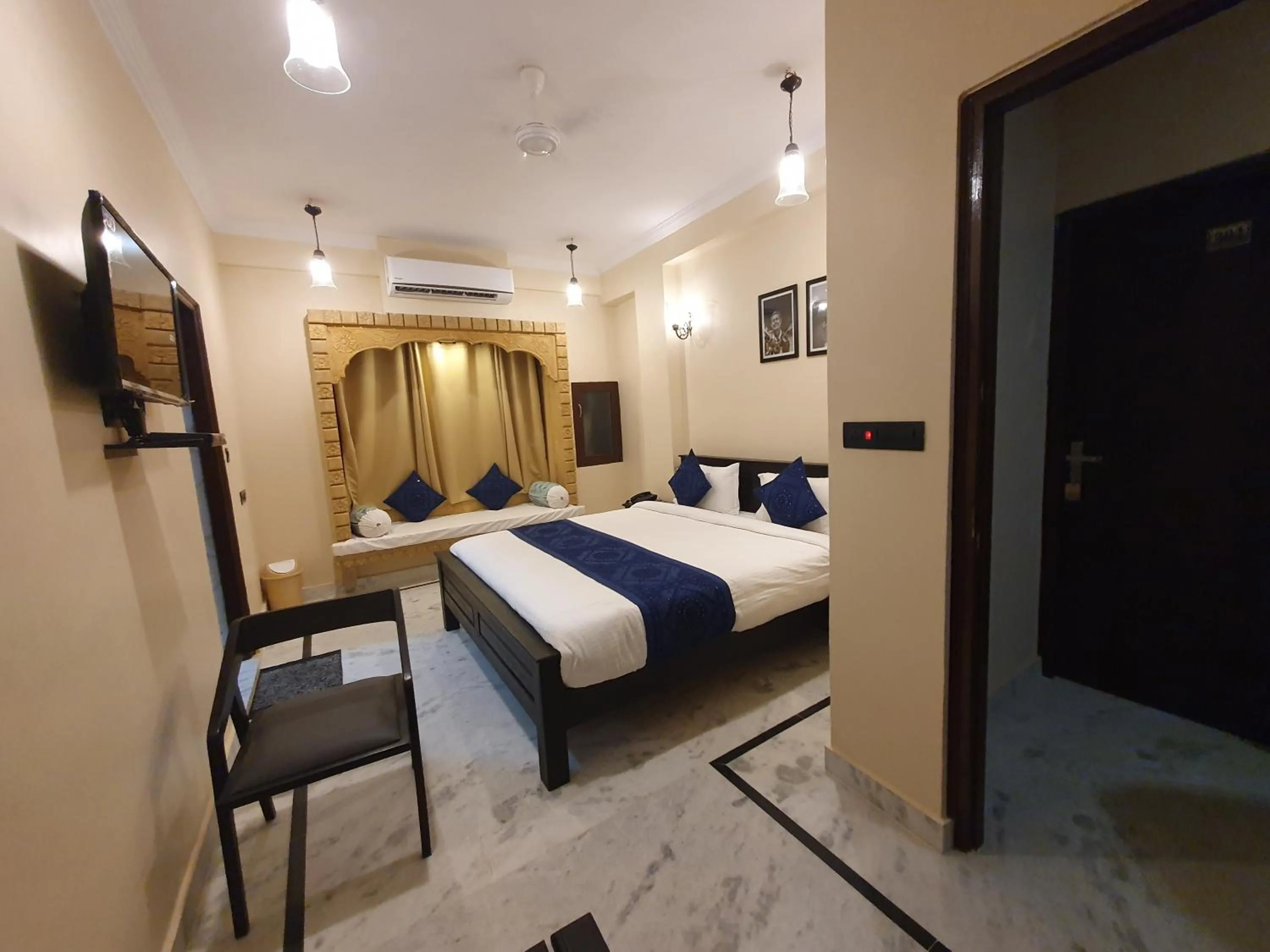 Photo of the whole room, Bed in Hotel Vasshifa Palace