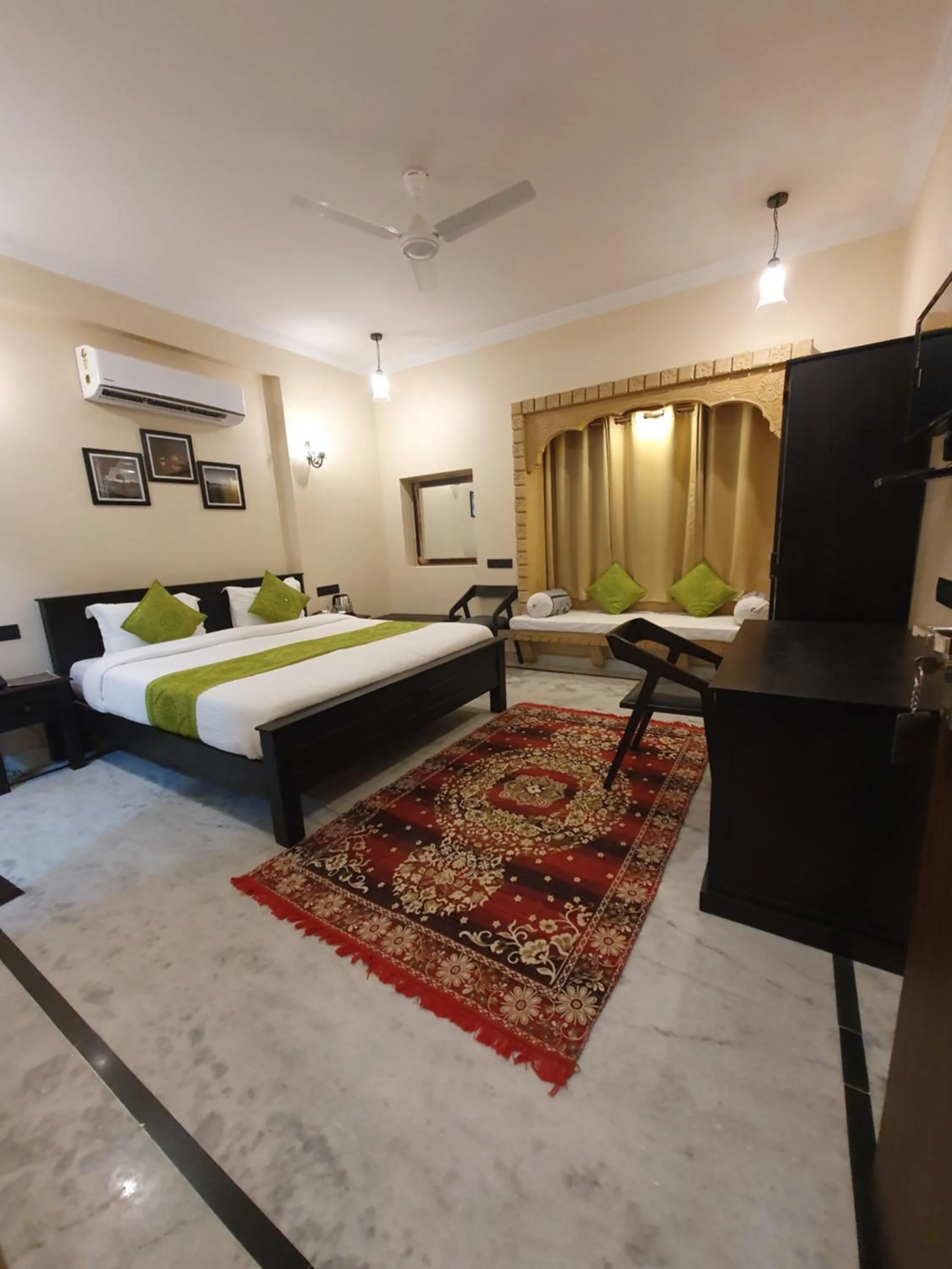 Photo of the whole room, Bed in Hotel Vasshifa Palace