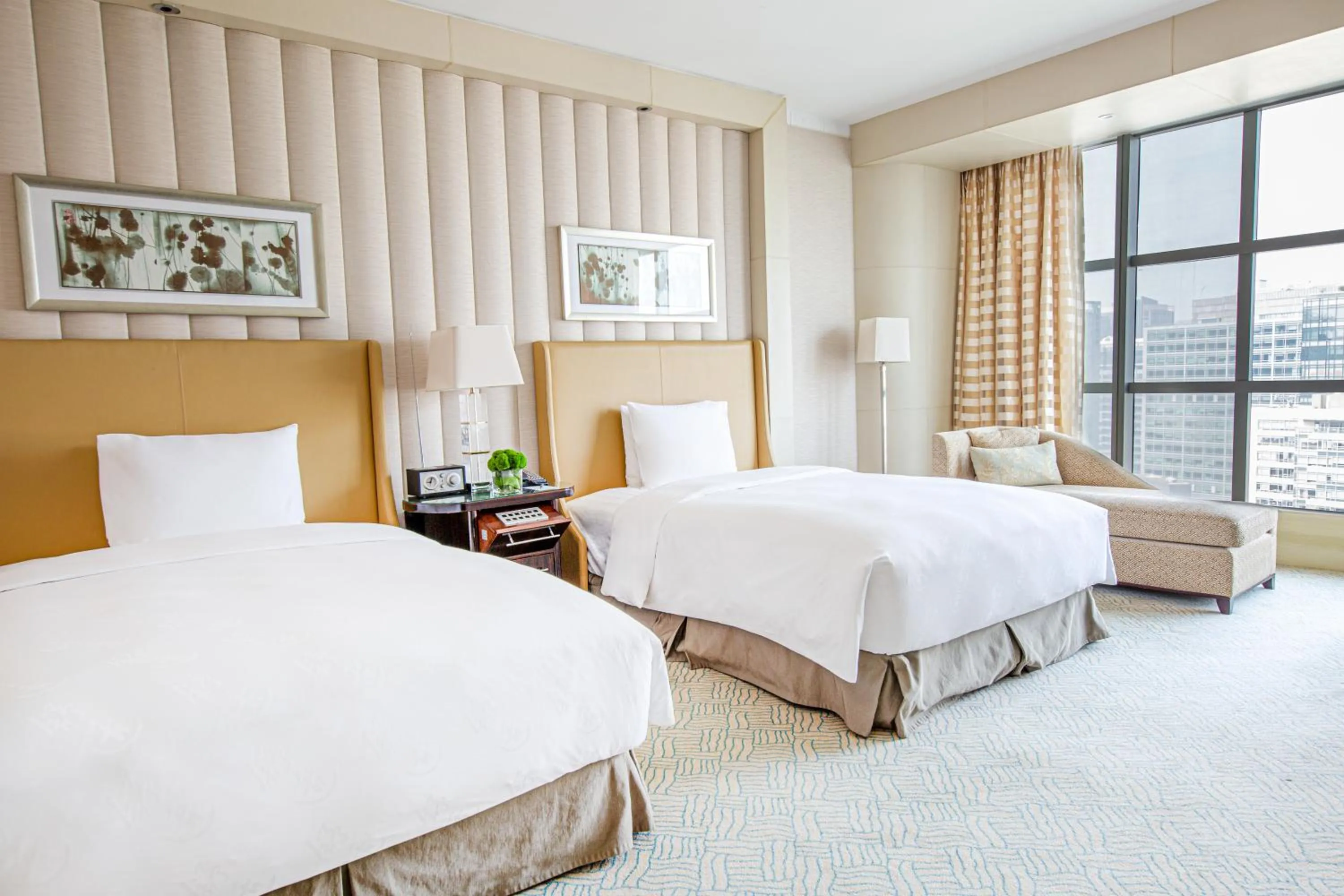 Bedroom, Bed in The Ritz-Carlton Beijing, Financial Street