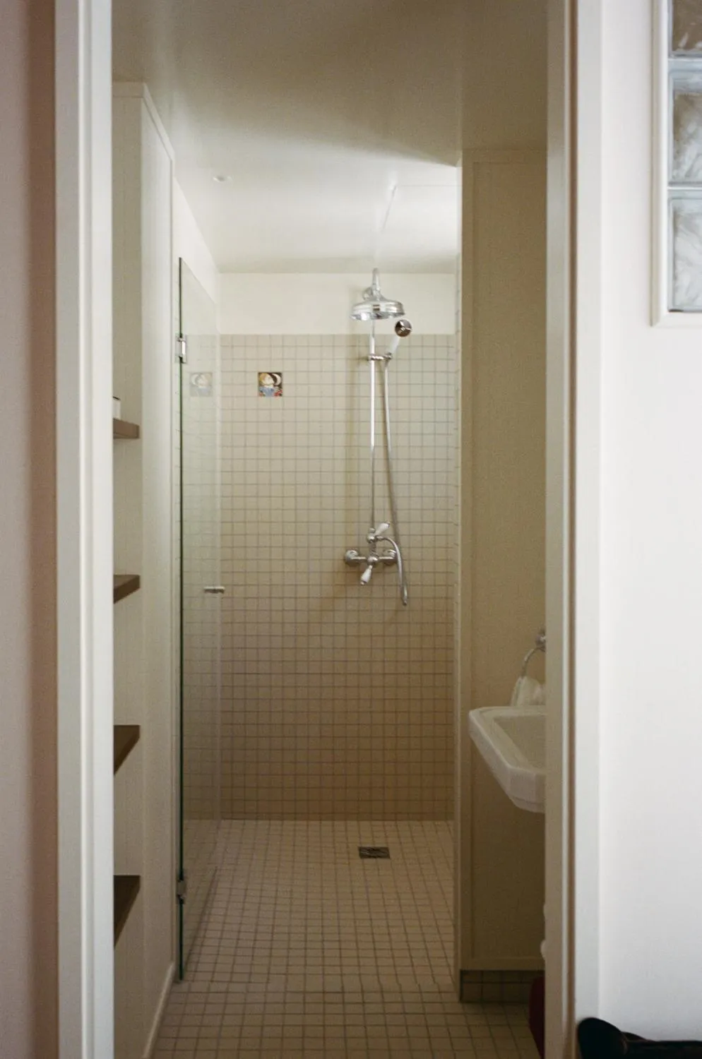 Shower in Hôtel Massé