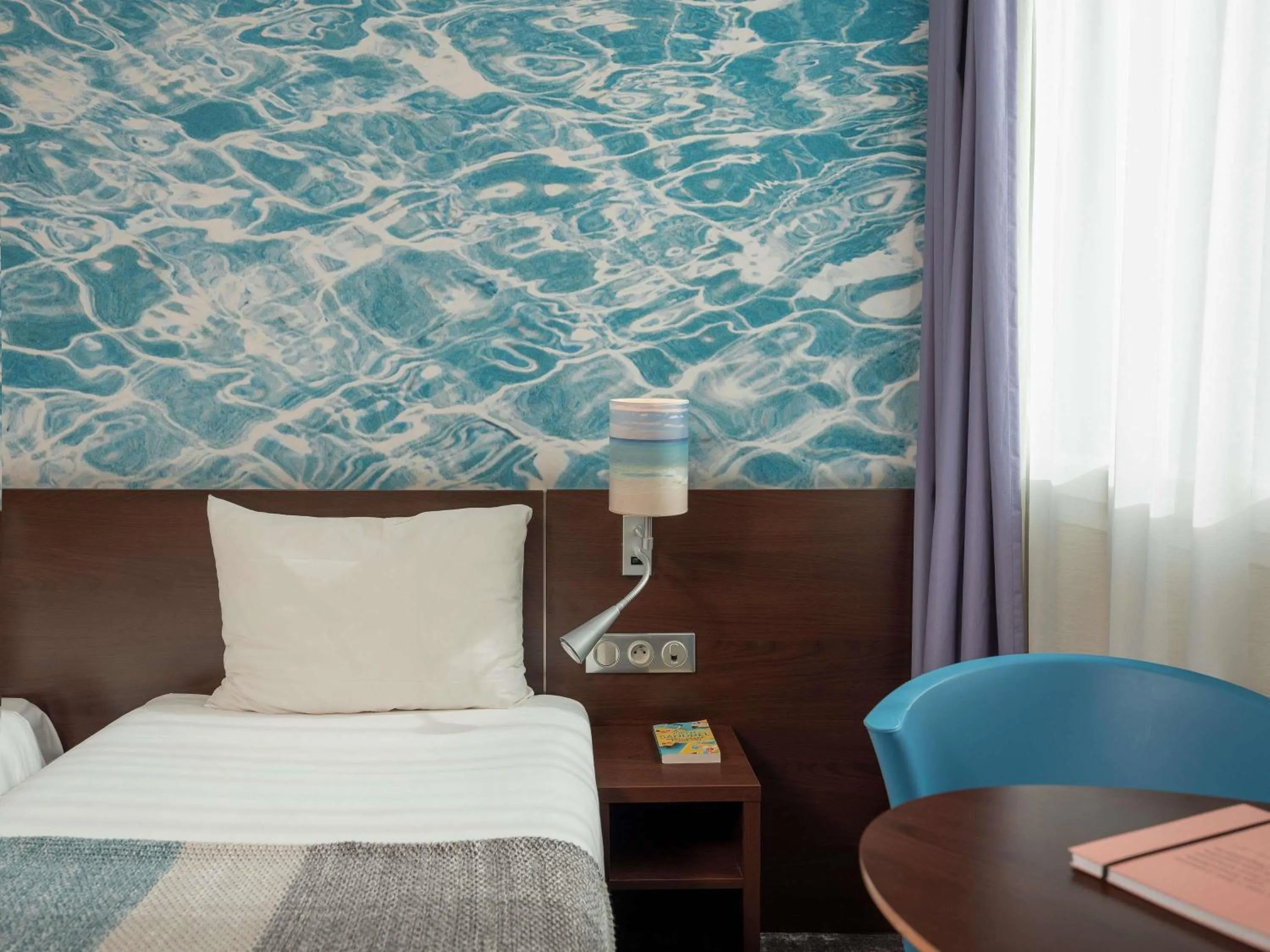 Bedroom, Bed in ibis Styles Fontenay