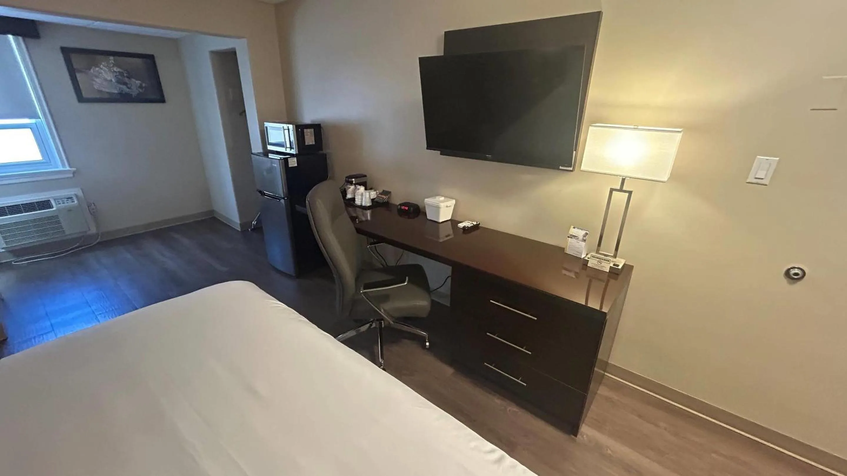 Bedroom, Bed in Econo Lodge