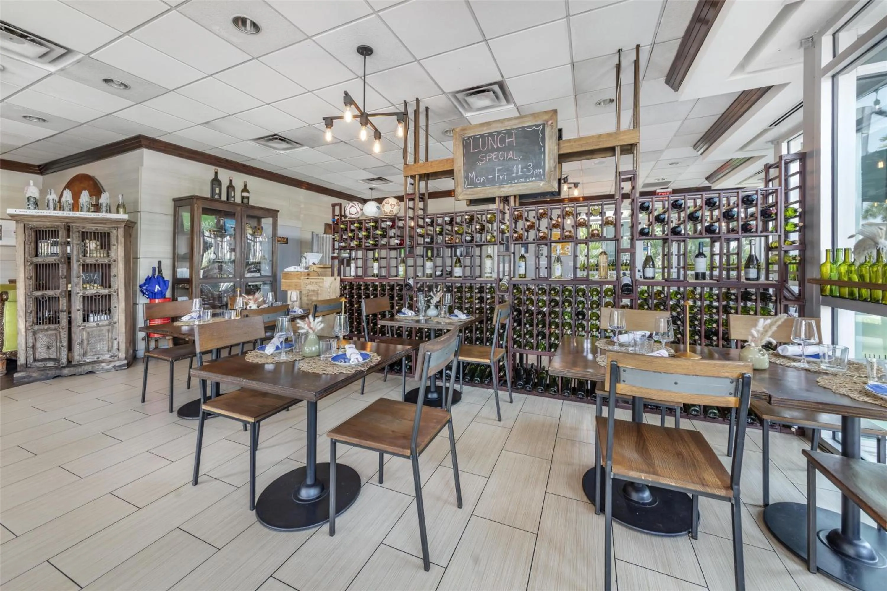 Restaurant/places to eat in Best Western Plus North Miami-Bal Harbour