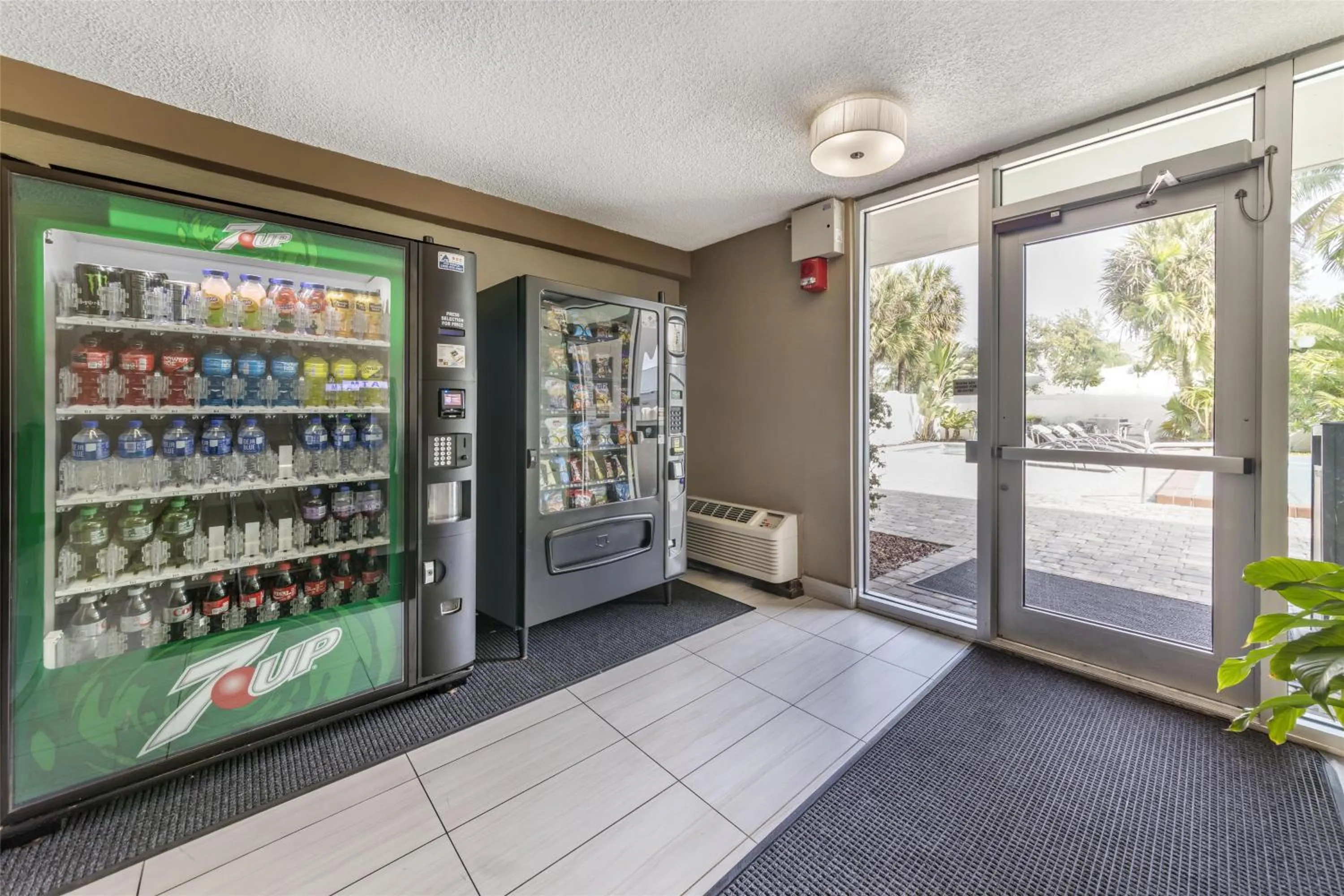 Property building in Best Western Plus North Miami-Bal Harbour