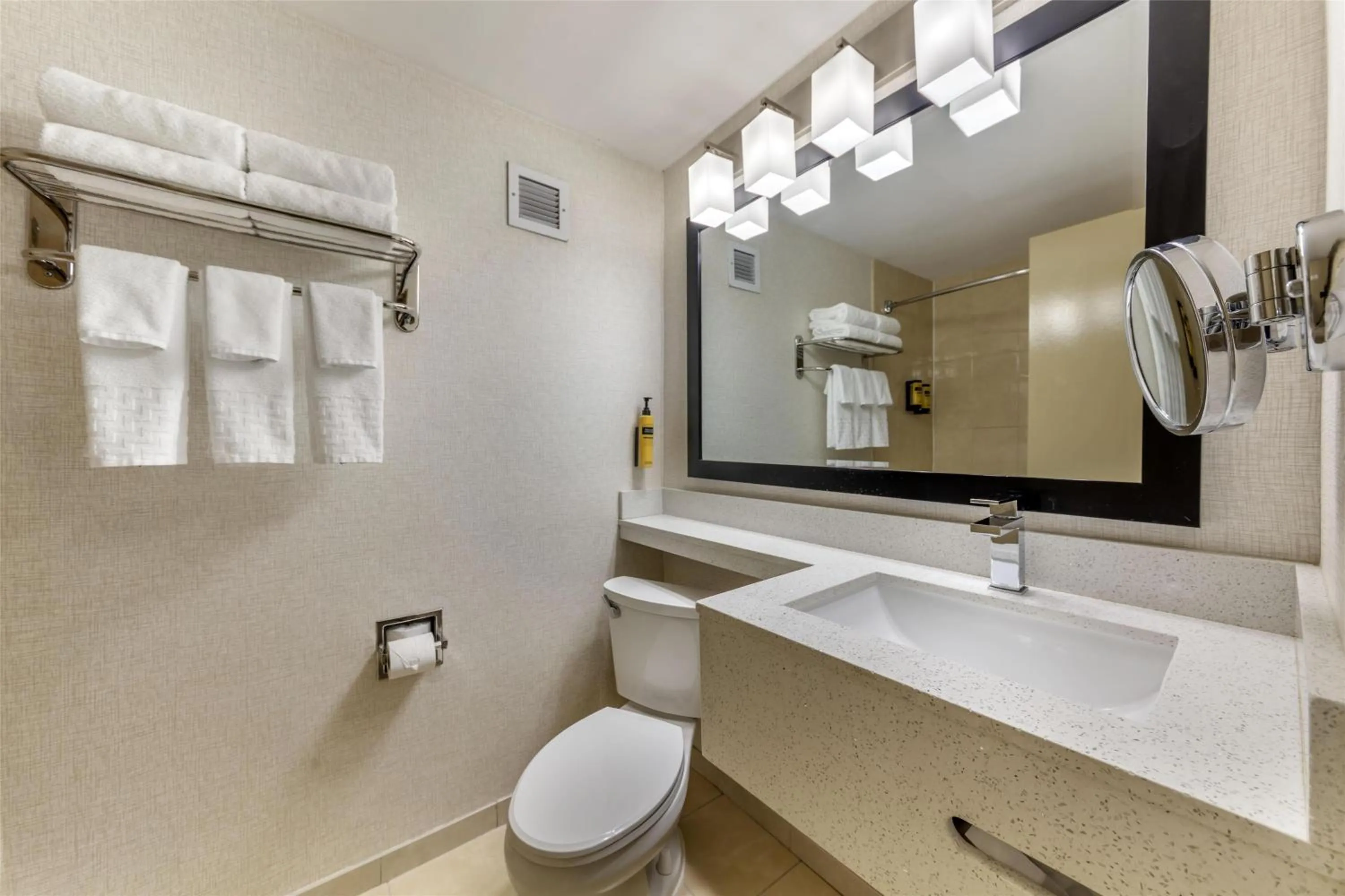 Bathroom in Best Western Plus North Miami-Bal Harbour