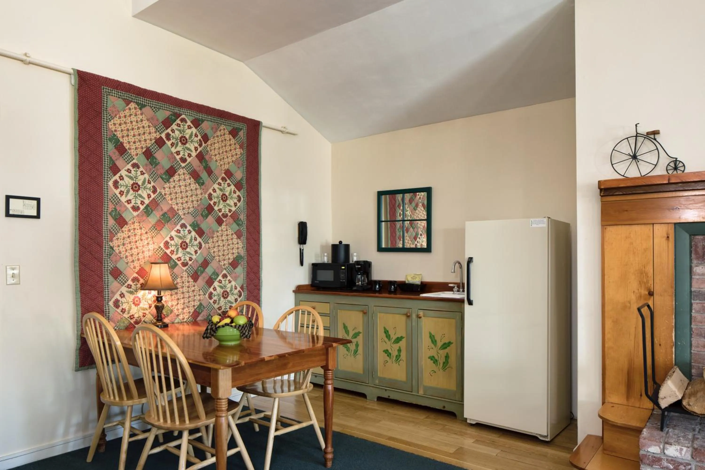 Dining area in Country Inn at Camden Rockport