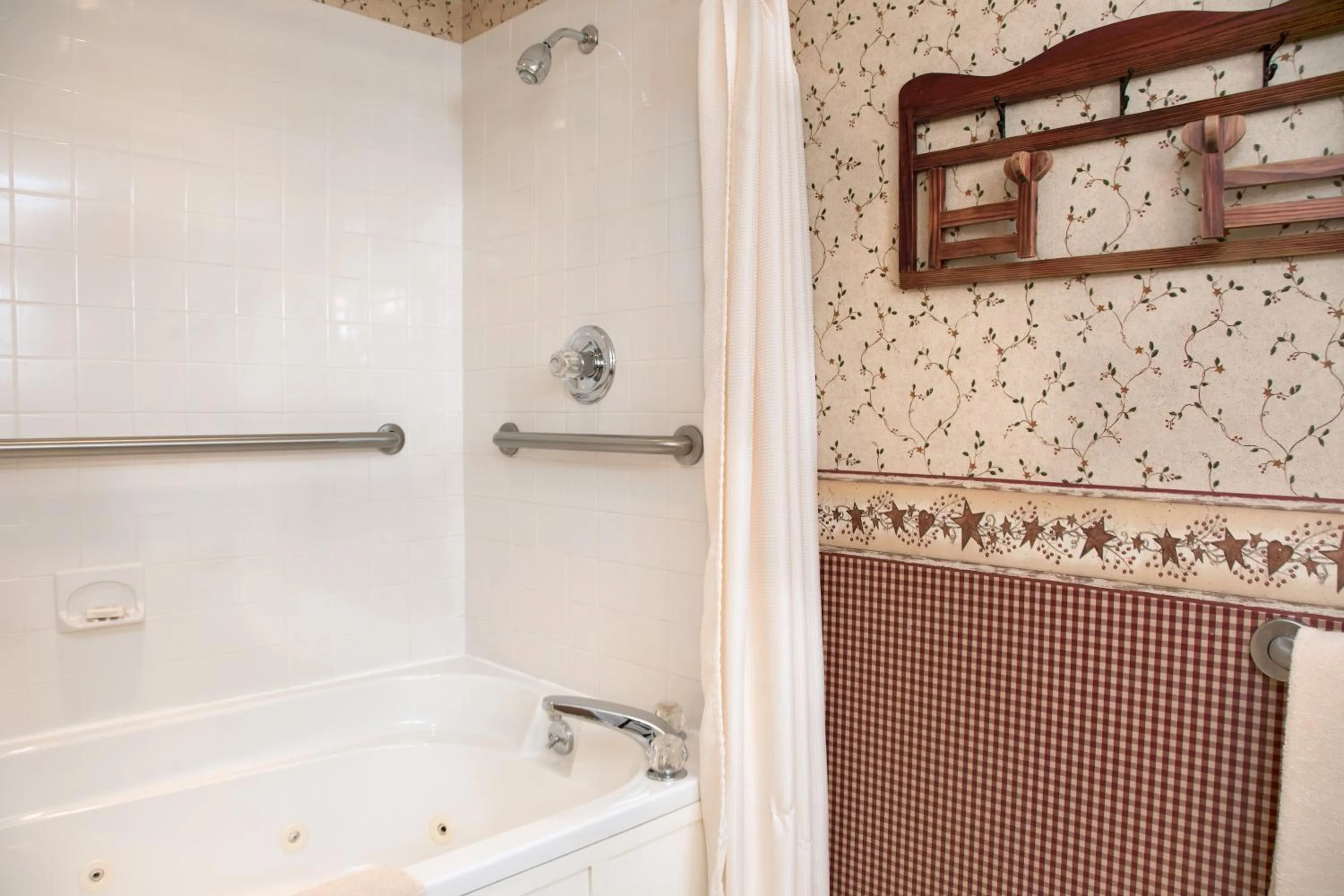 Shower in Country Inn at Camden Rockport