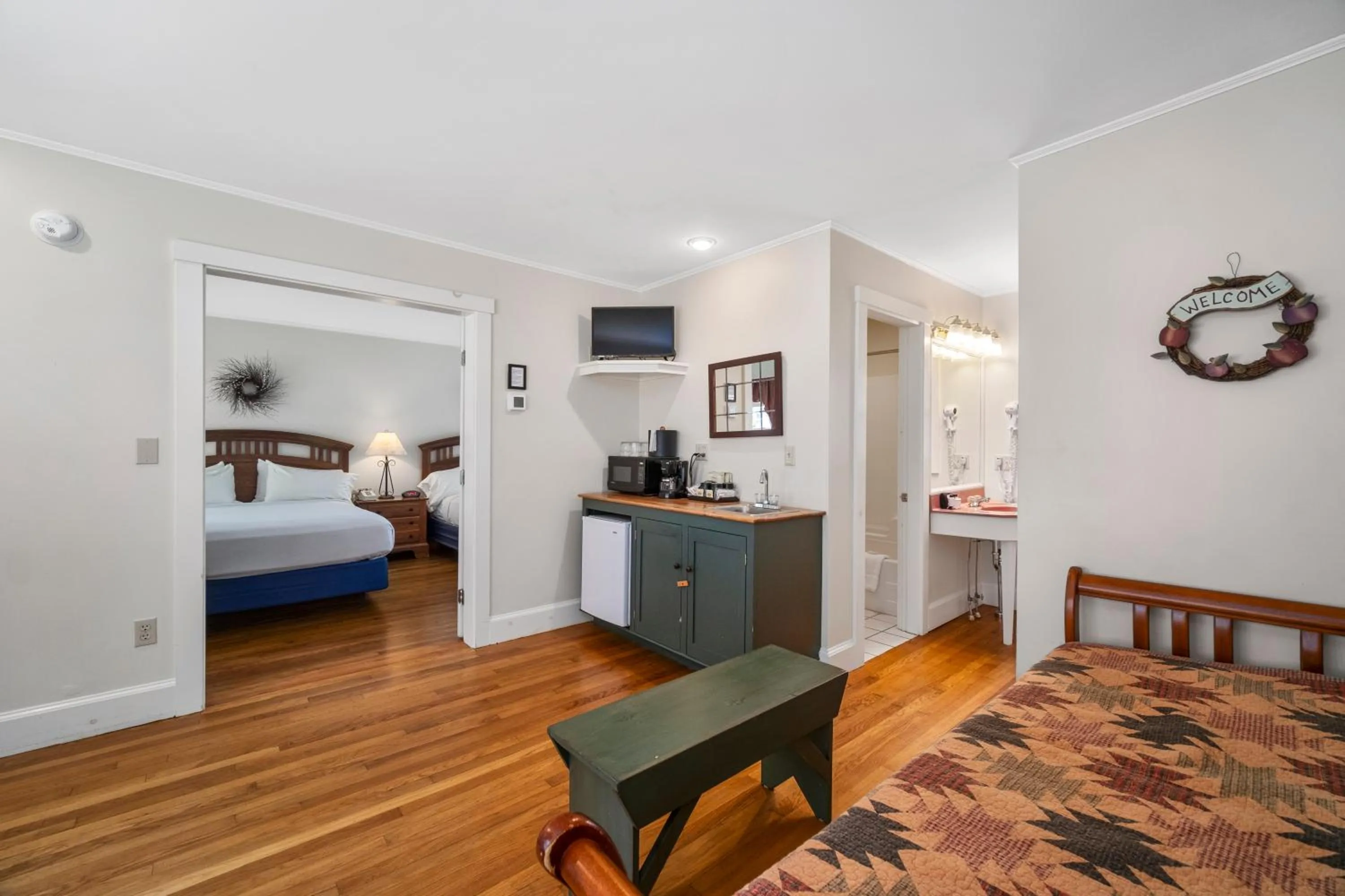 Seating area, Bed in Country Inn at Camden Rockport