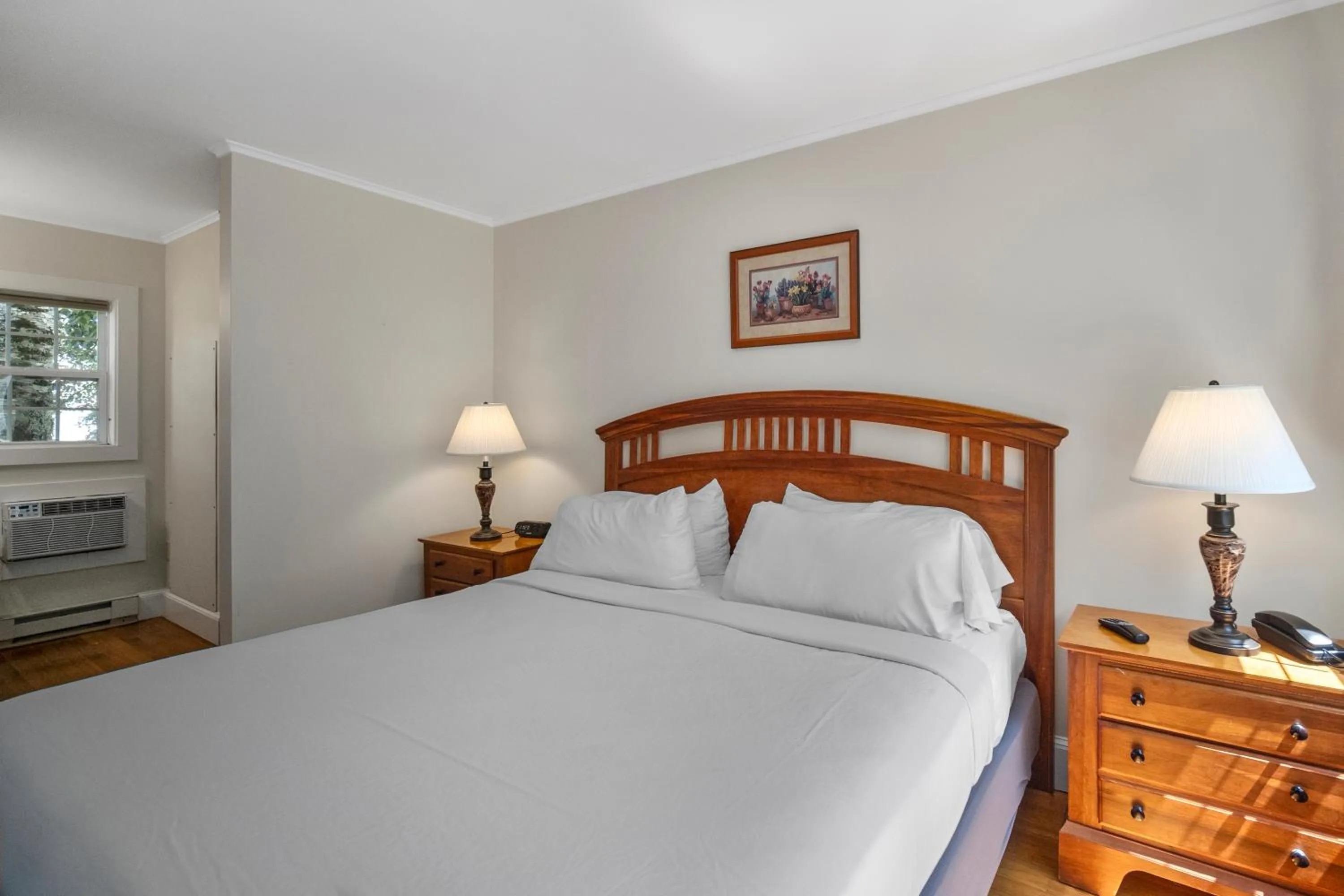 Bed in Country Inn at Camden Rockport