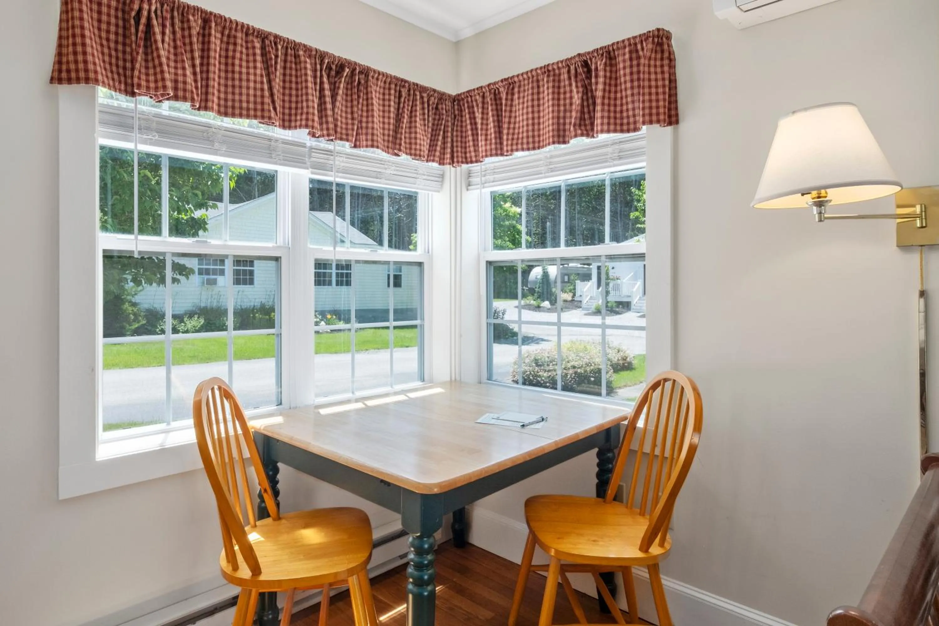 Seating area in Country Inn at Camden Rockport