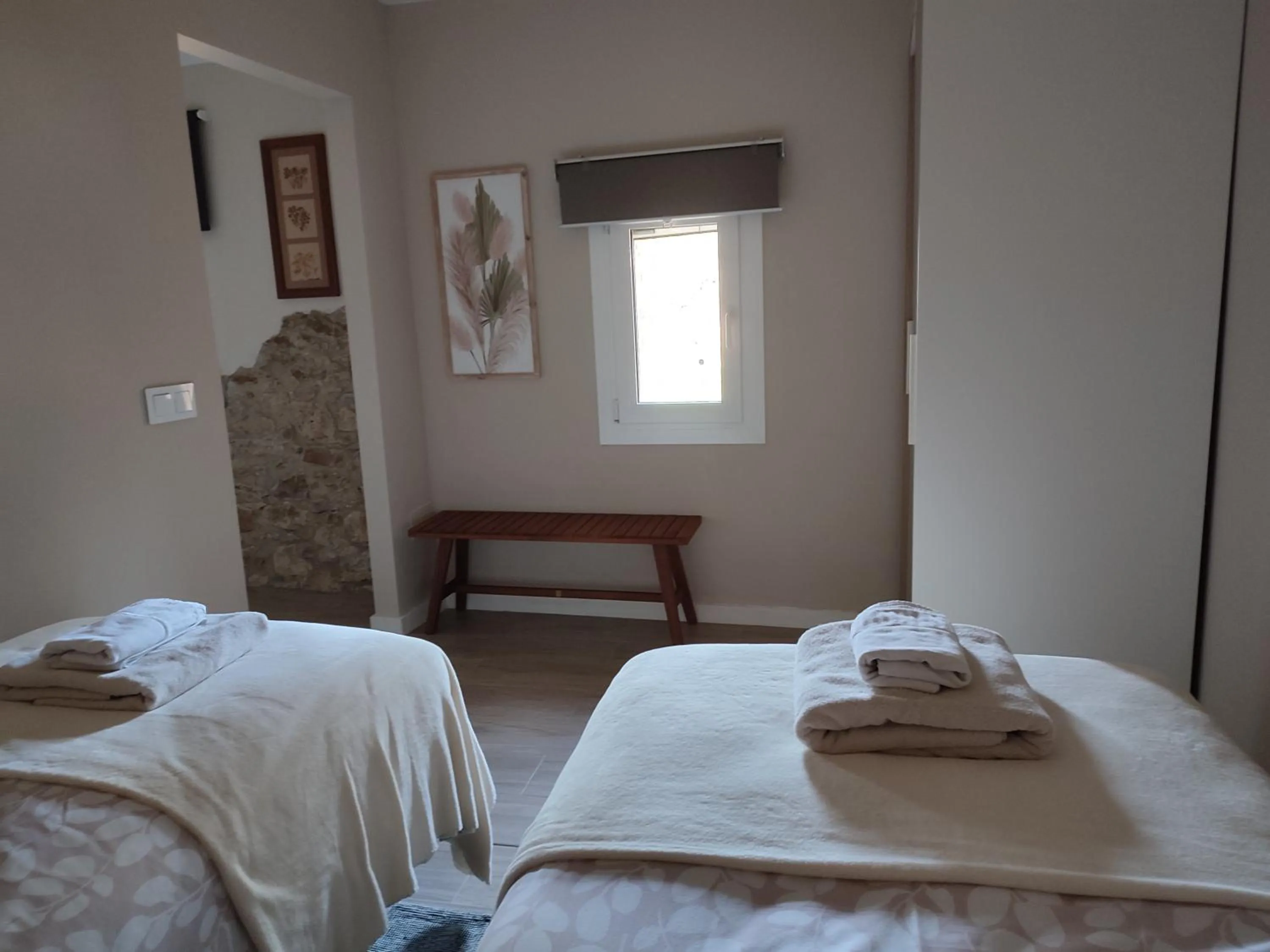 Photo of the whole room, Bed in Can Costals Cerezo