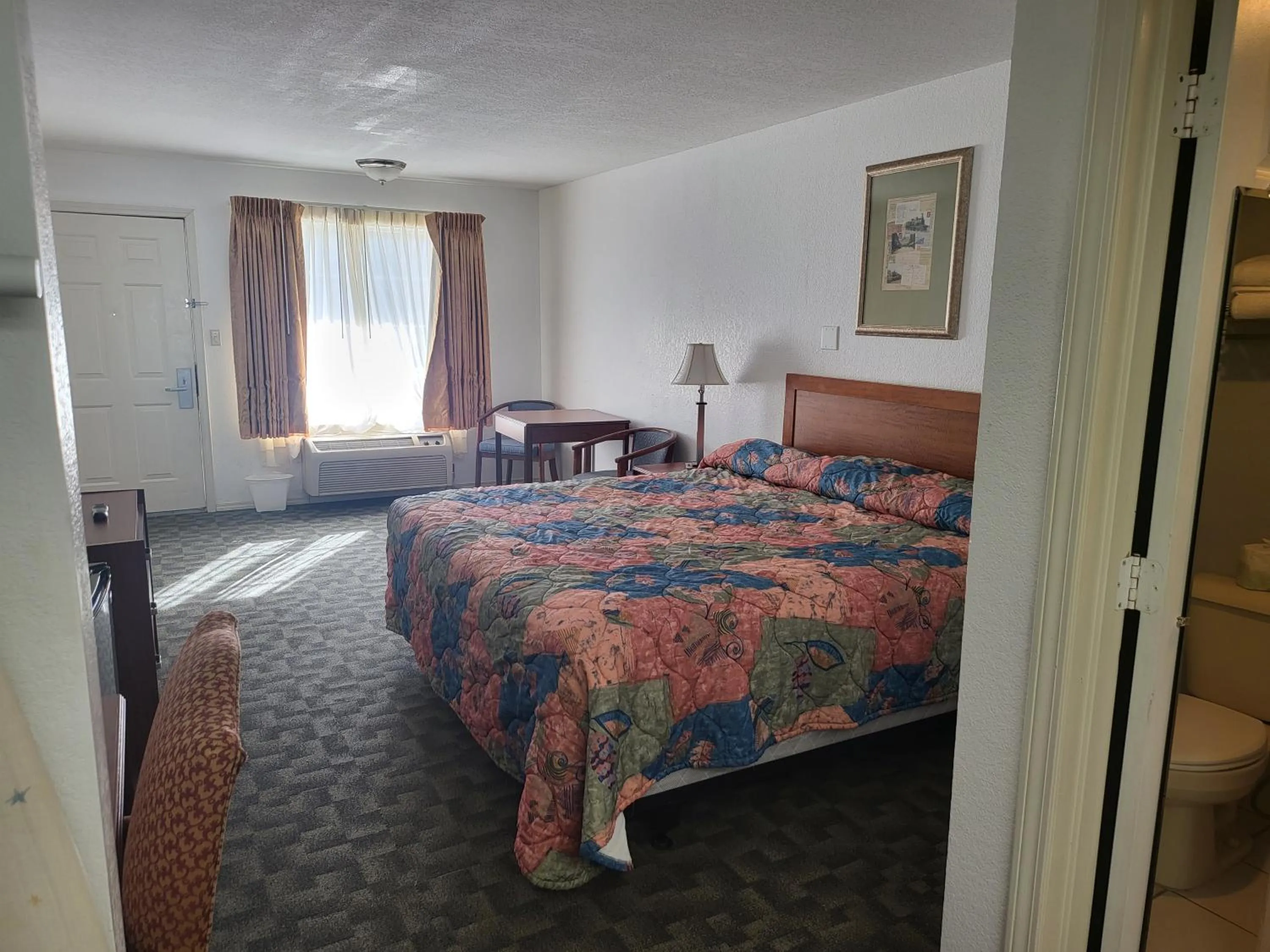 Bedroom, Bed in Blue Ribbon Inn and Suites