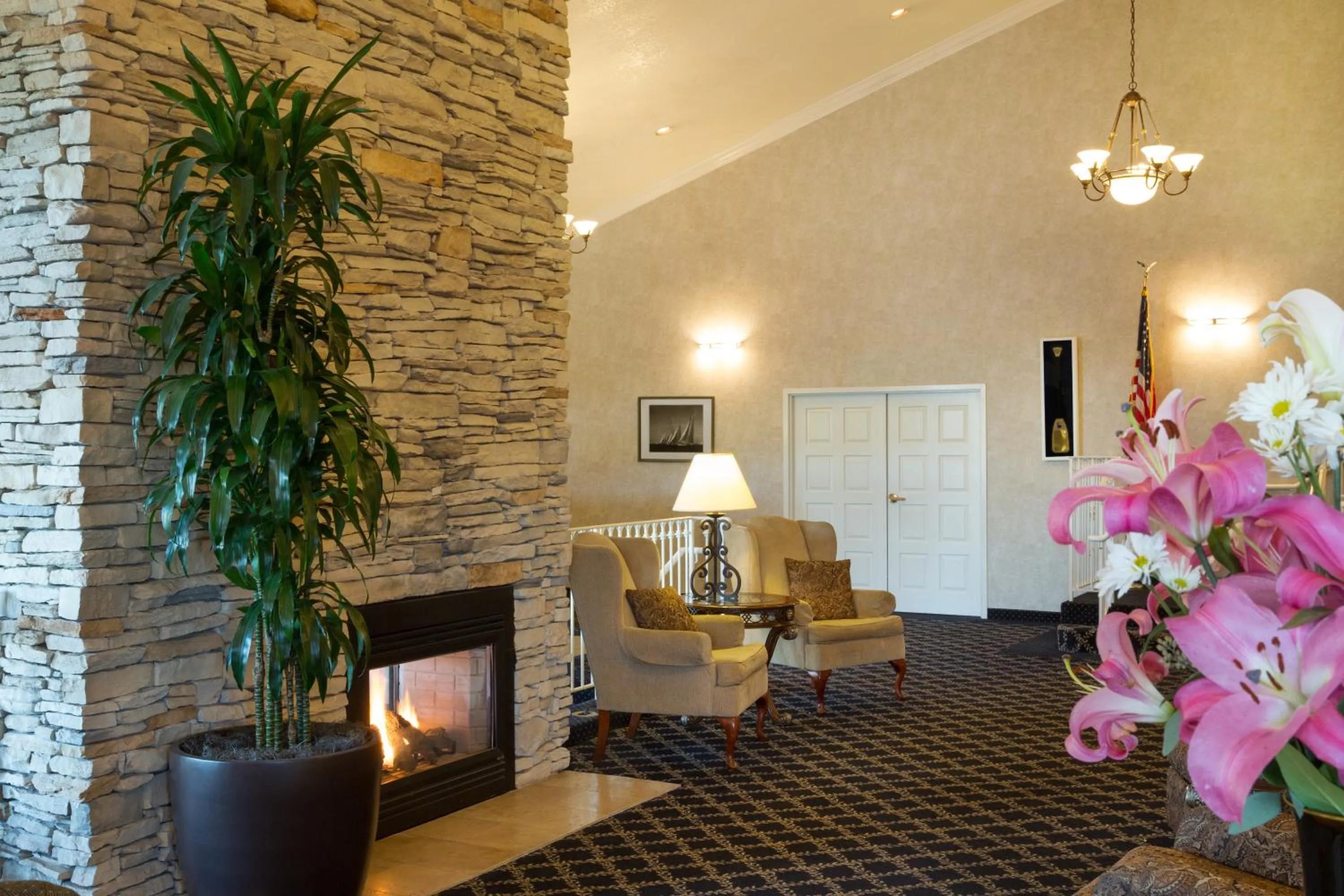 Lobby or reception in The Marina Inn on San Francisco Bay