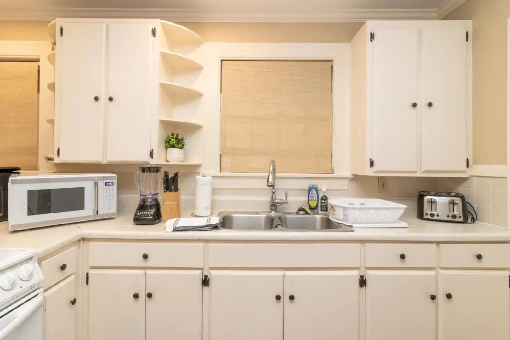 Near Fort Moore & Downtown - Our White House