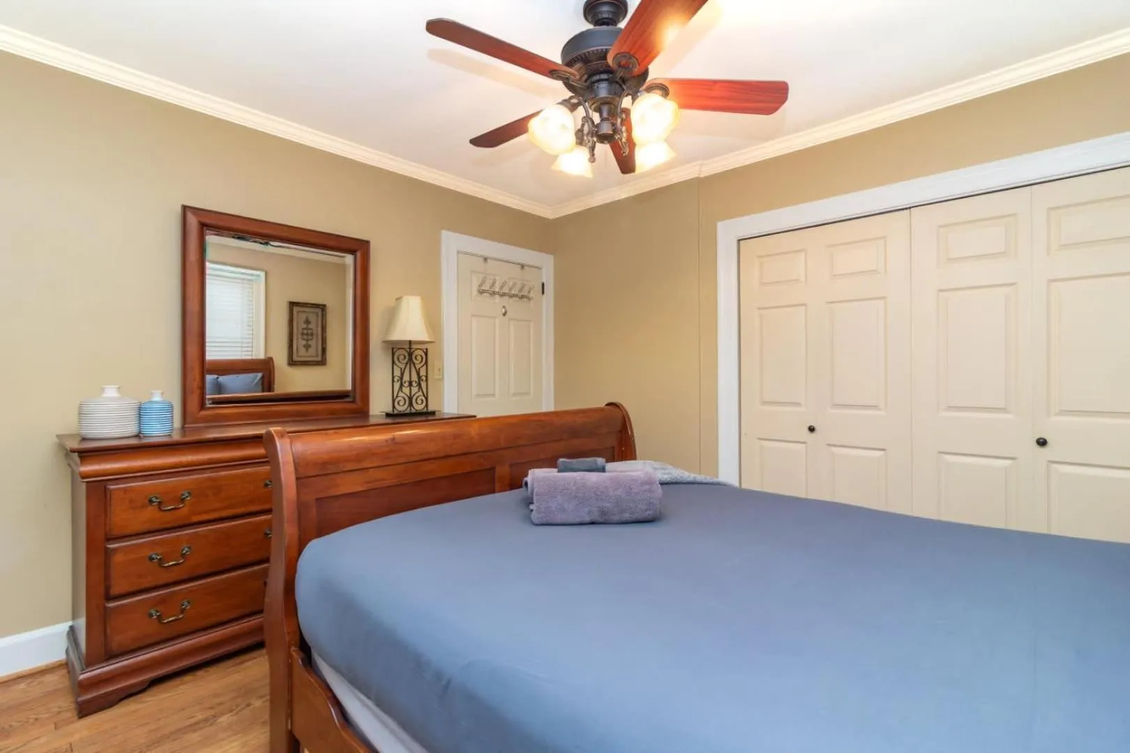 Bed in Near Fort Moore & Downtown - Our White House