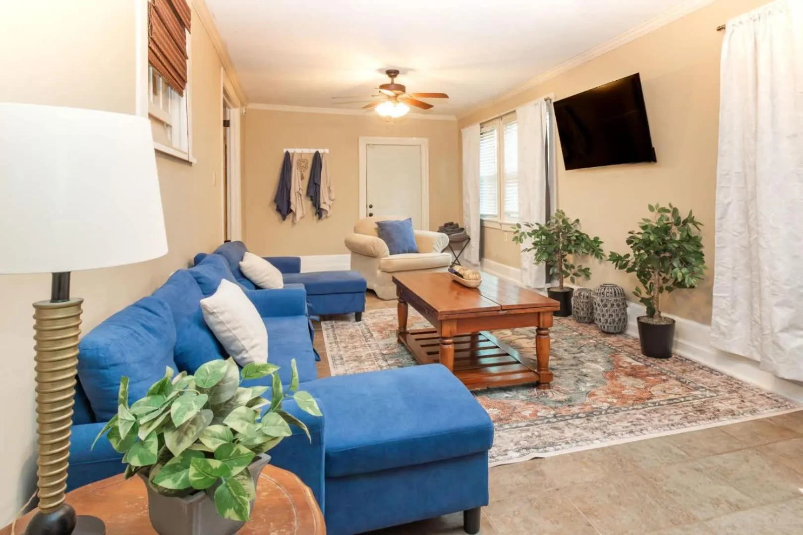 Near Fort Moore & Downtown - Our White House