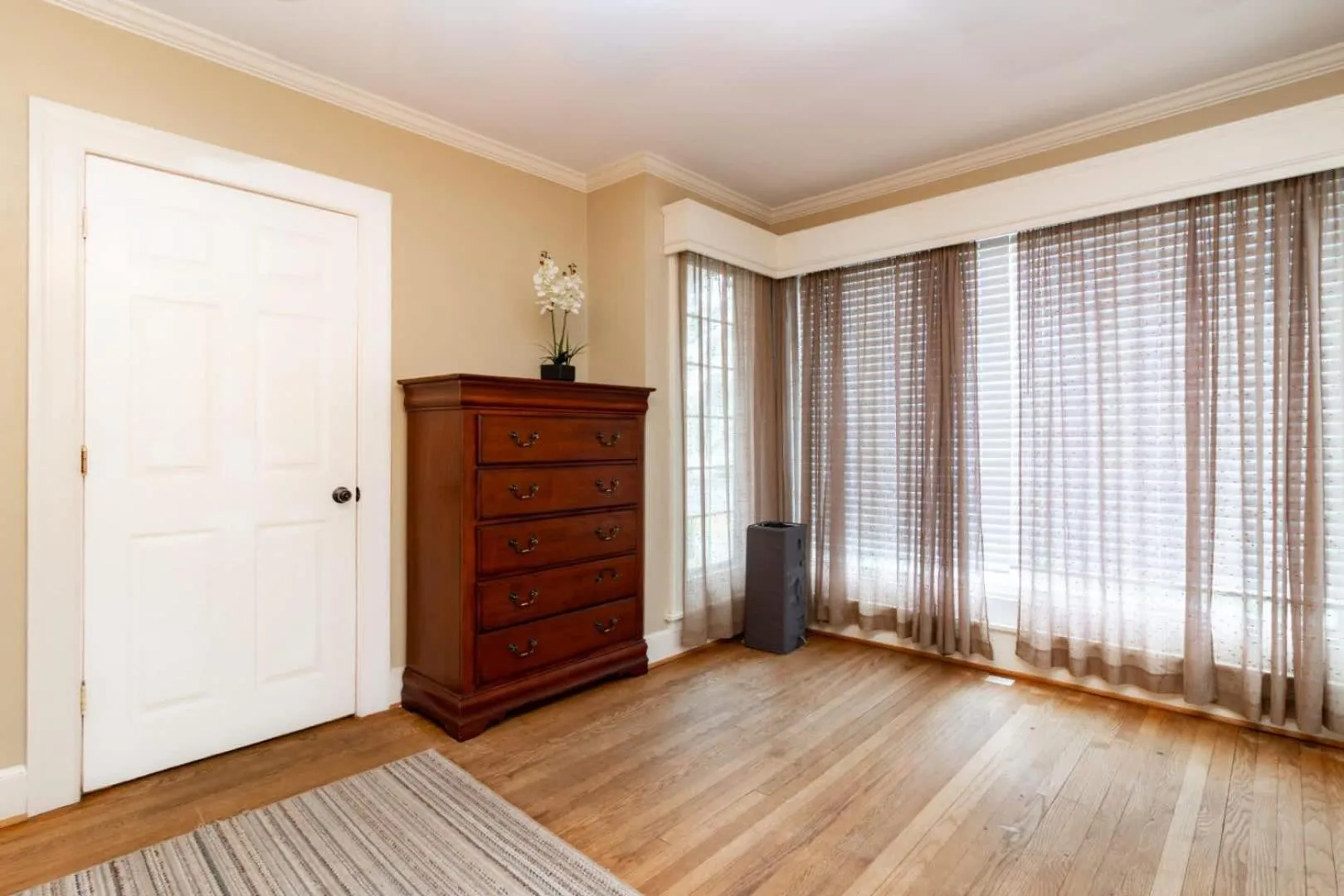 Near Fort Moore & Downtown - Our White House