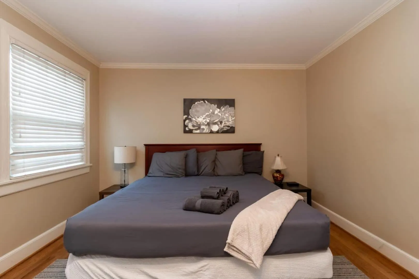 Bed in Near Fort Moore & Downtown - Our White House