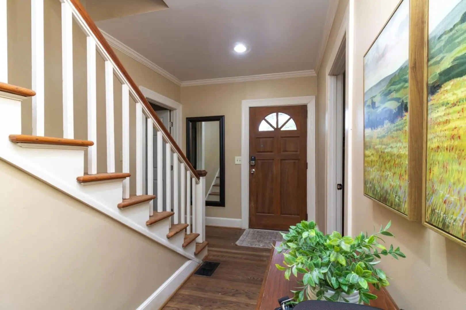 Near Fort Moore & Downtown - Our White House