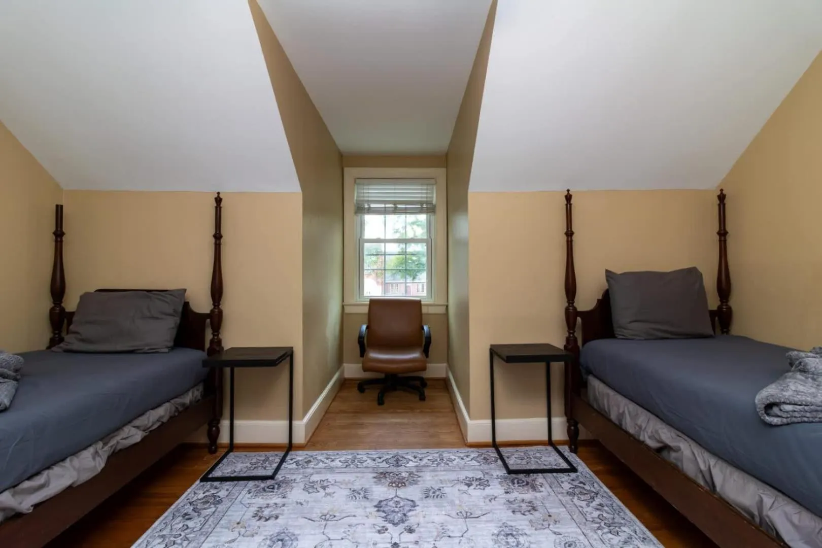 Bed in Near Fort Moore & Downtown - Our White House