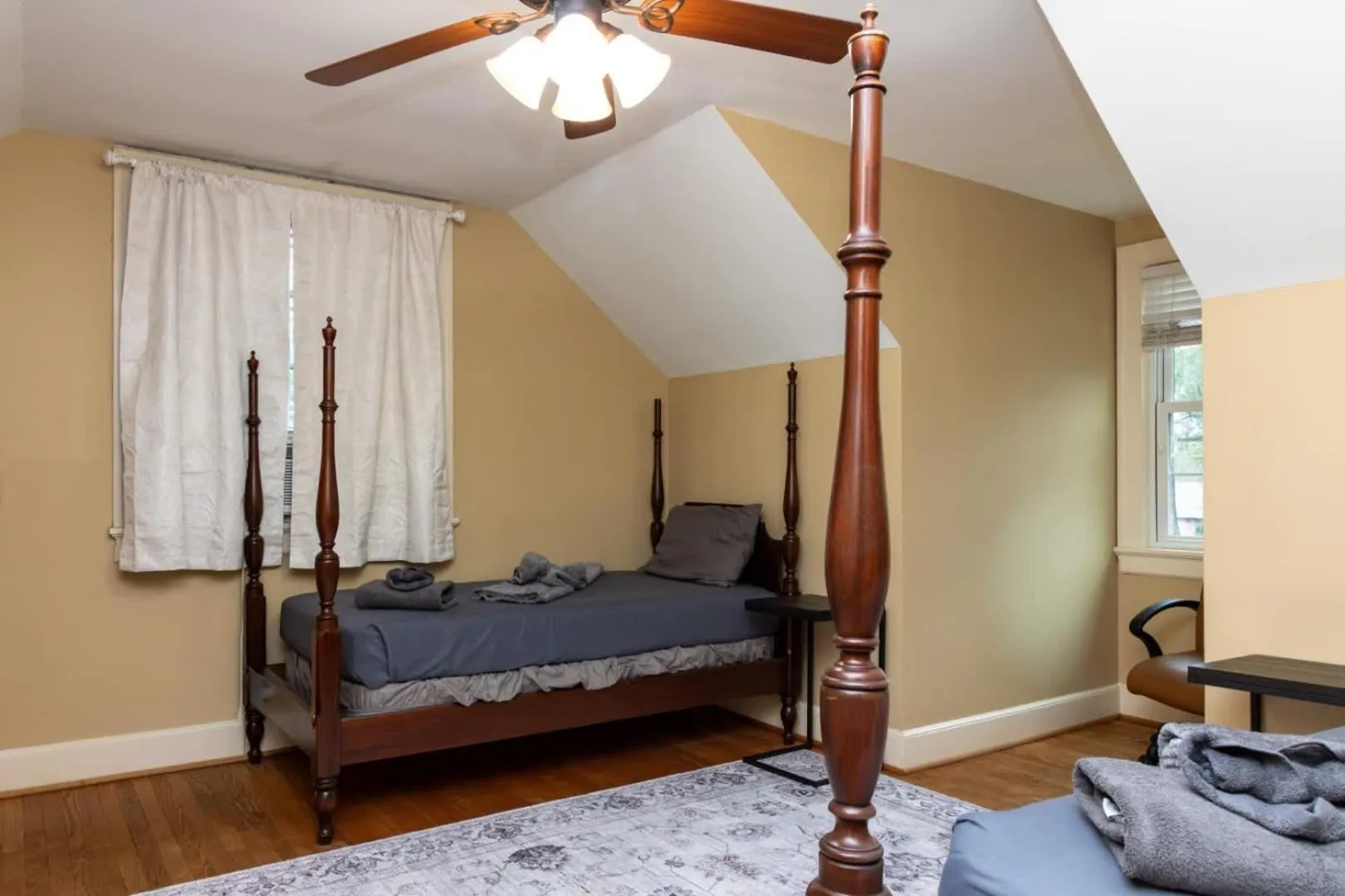 Bed in Near Fort Moore & Downtown - Our White House