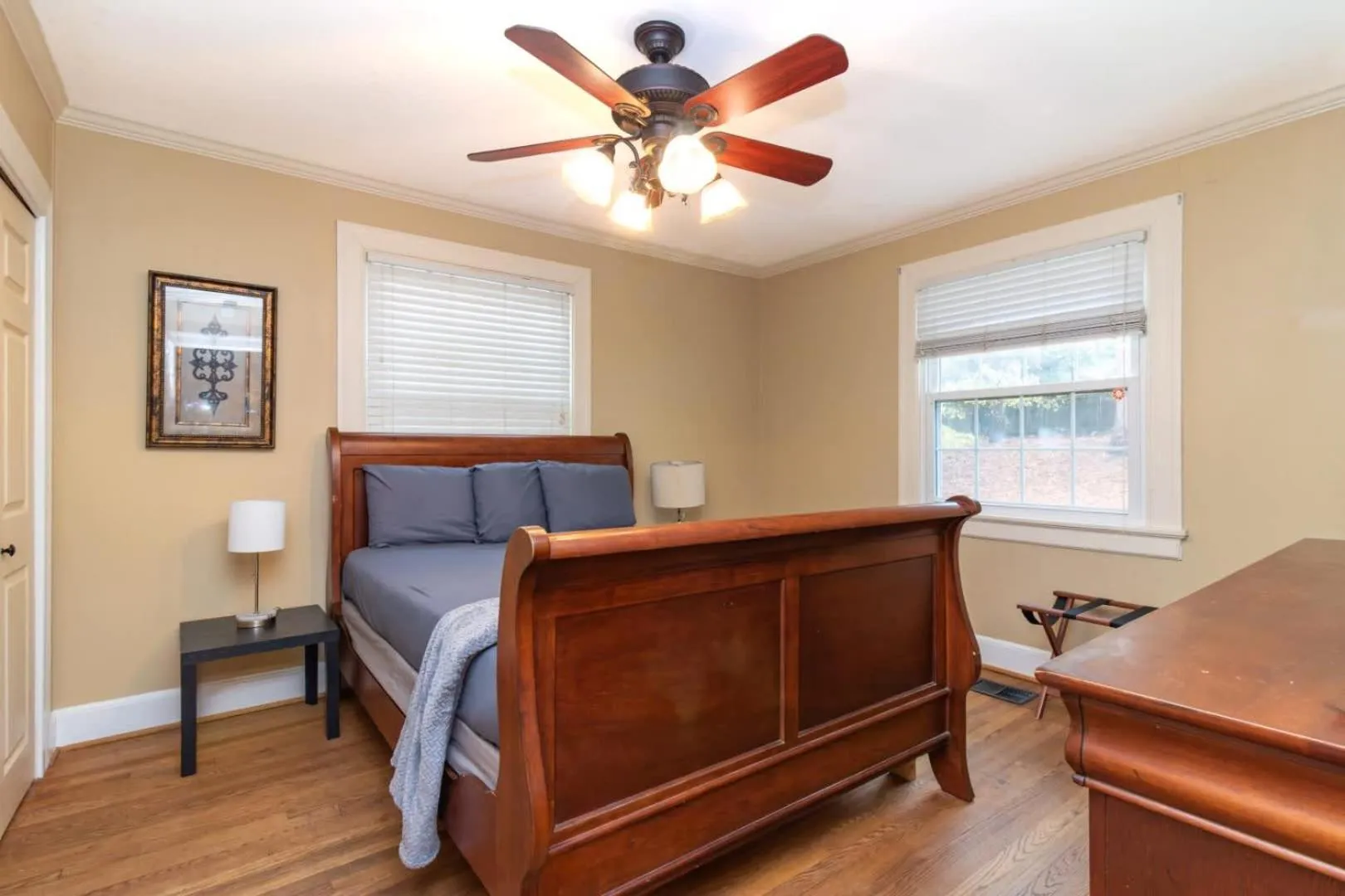 Bed in Near Fort Moore & Downtown - Our White House