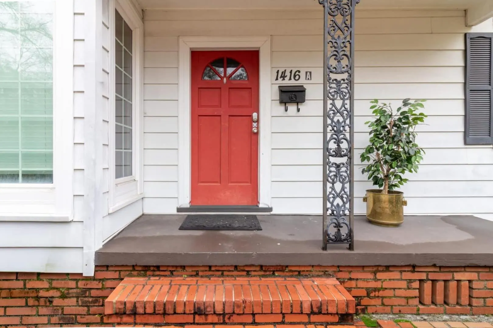 Near Fort Moore & Downtown - Our White House