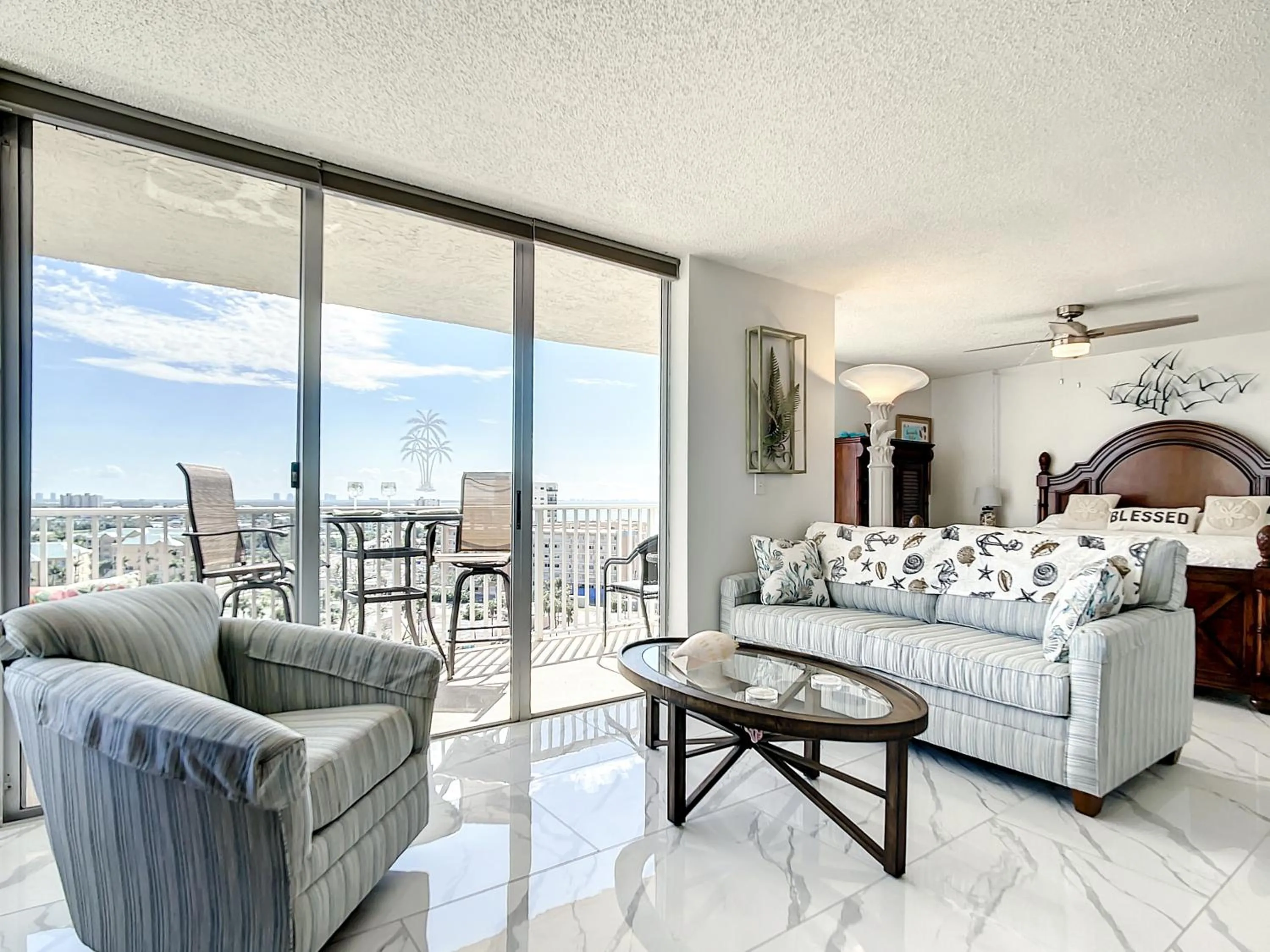 Living room in Welcome To The Paradise