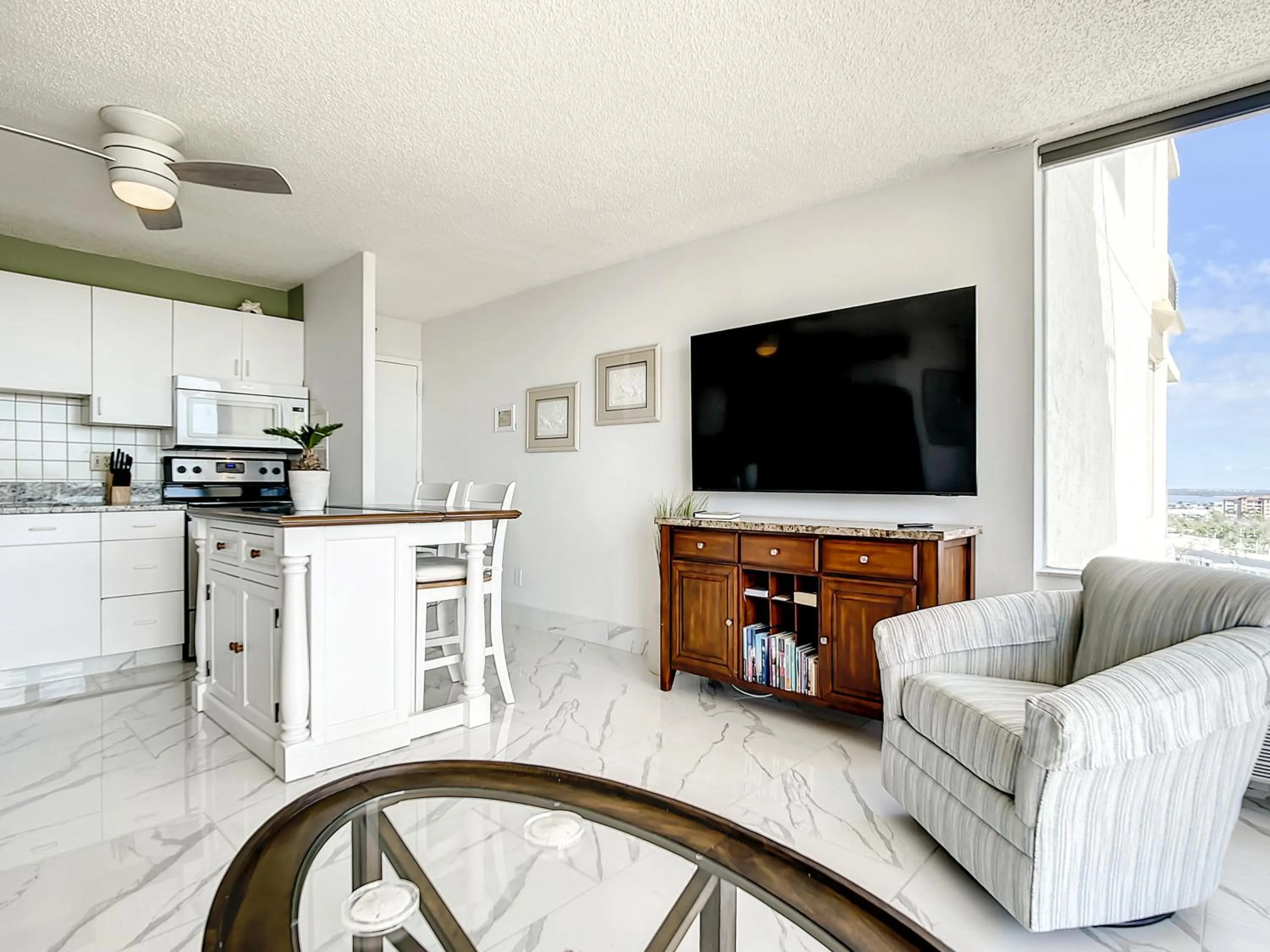 Living room in Welcome To The Paradise