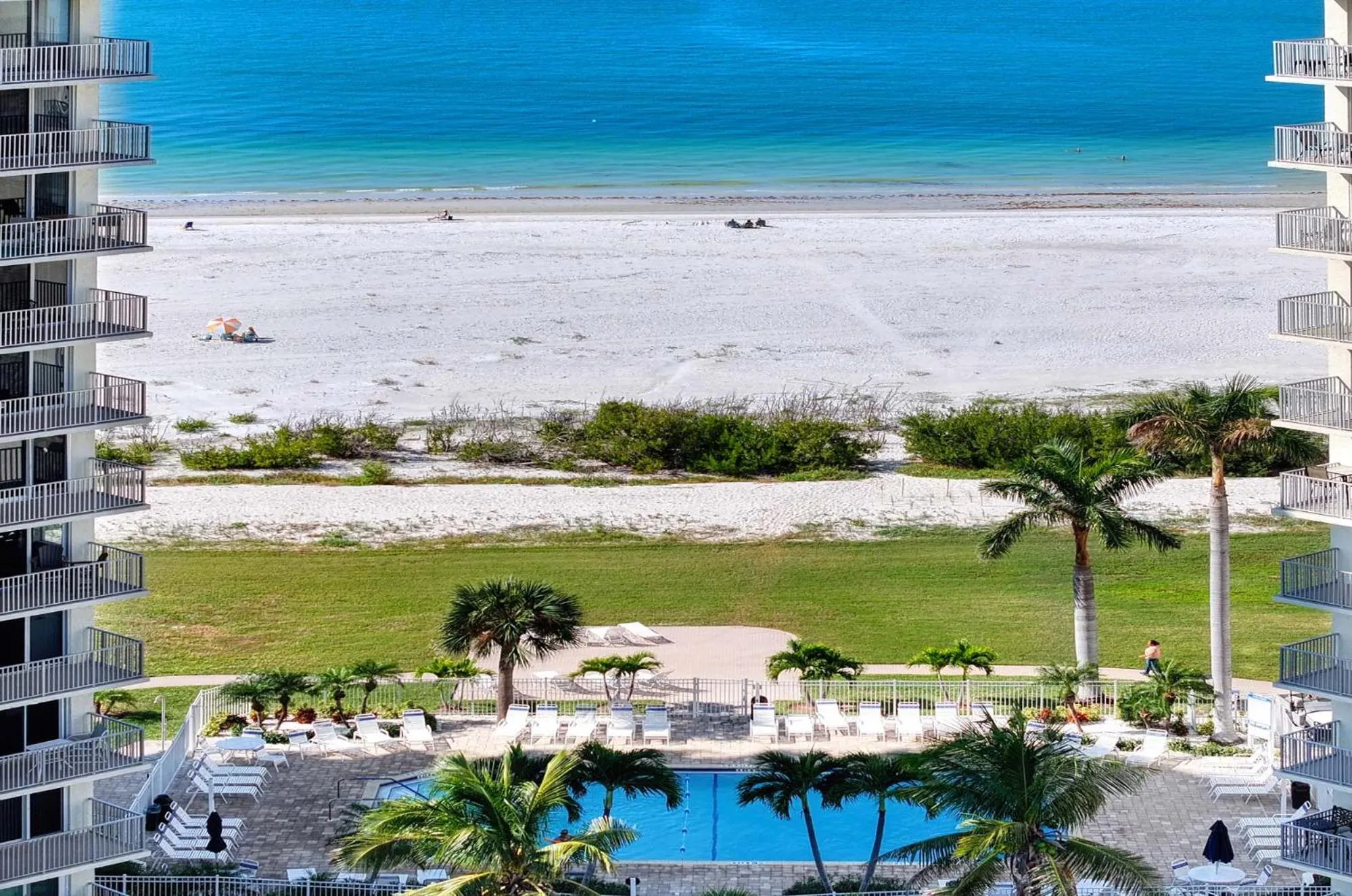 Swimming pool in Estero Beach And Tennise Club 1008 B
