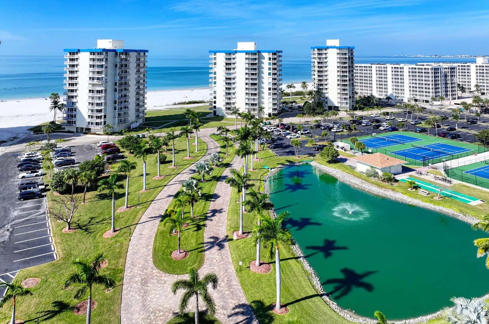 Property building in Estero Beach And Tennise Club 1008 B