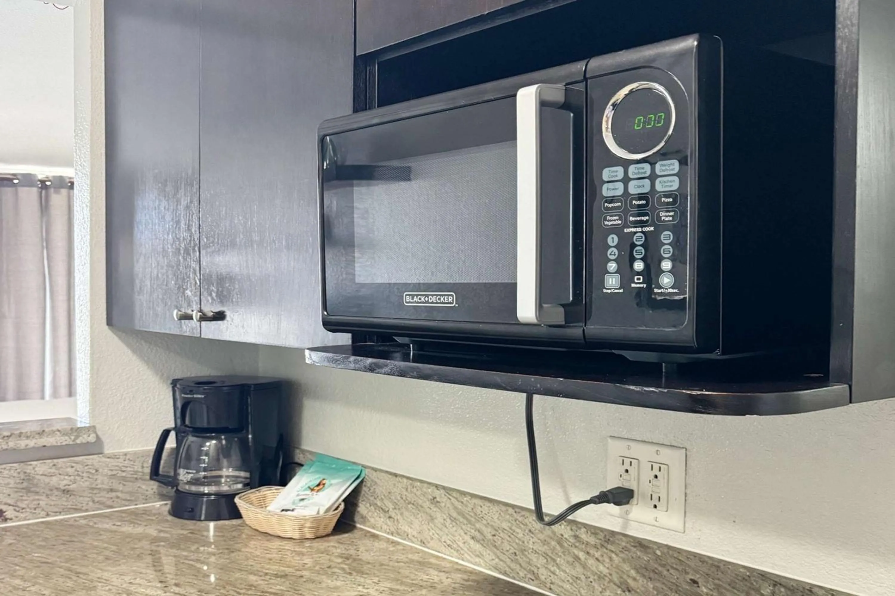 microwave in Skyline Island Colony Hotel