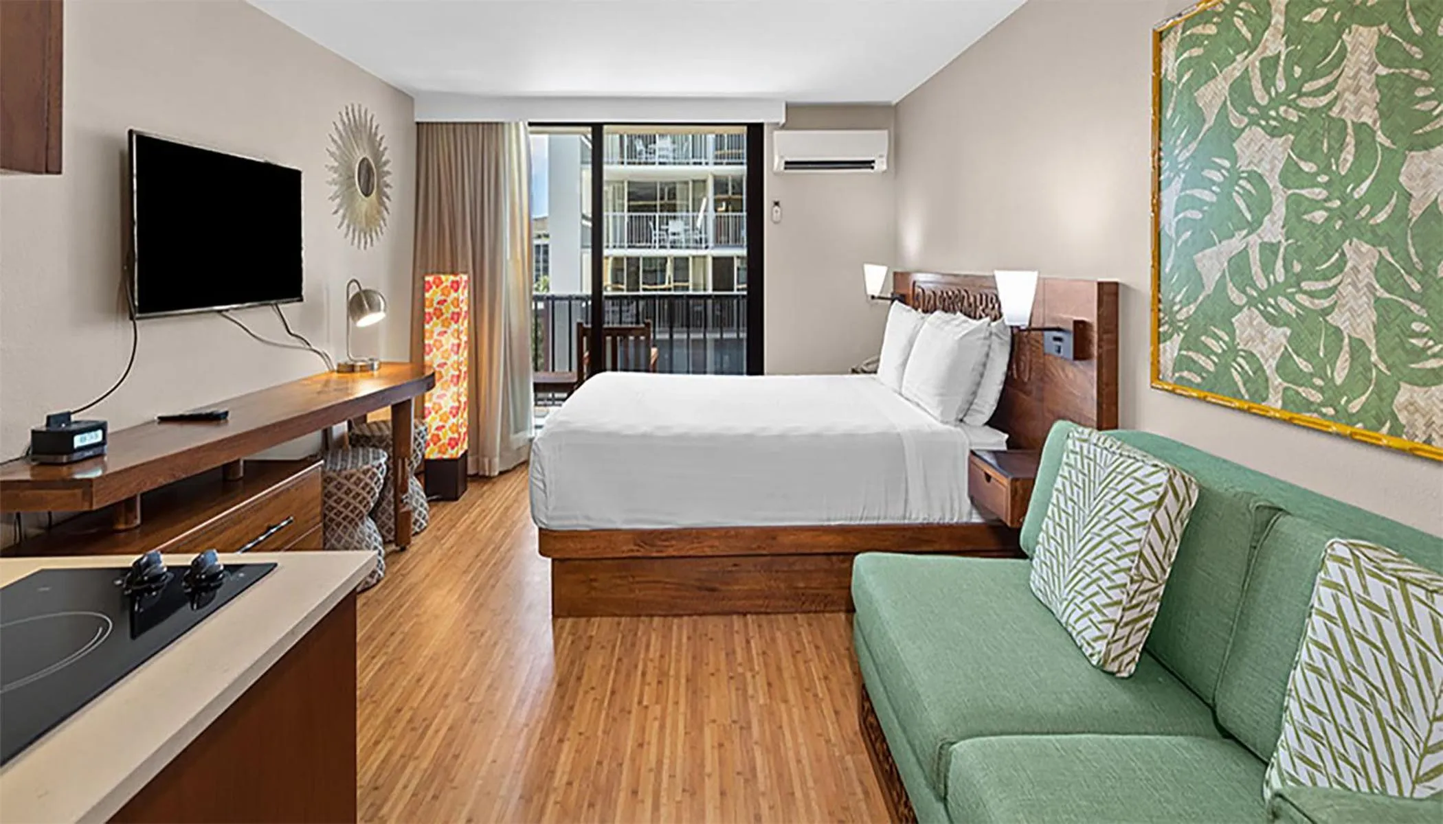 Bedroom, Bed in Castle Bamboo Waikīkī Hotel