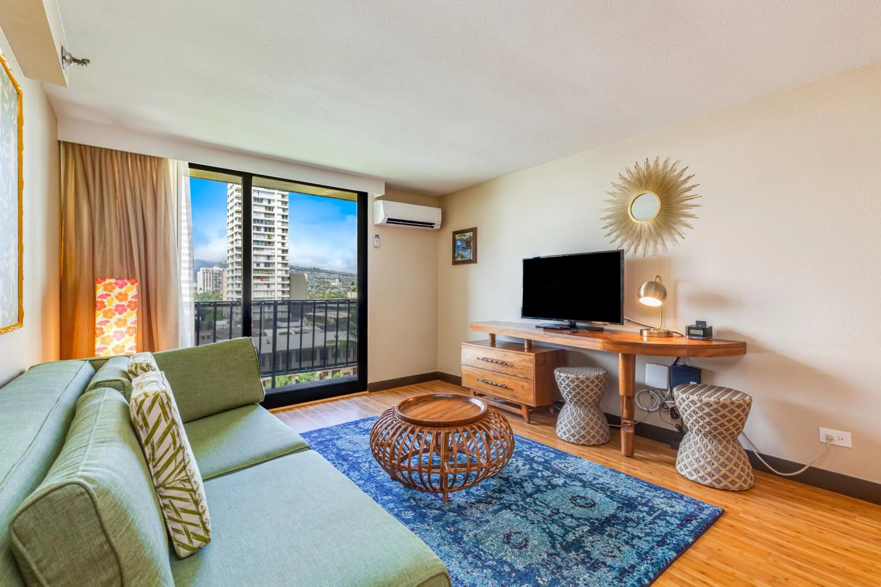 Living room in Castle Bamboo Waikīkī Hotel