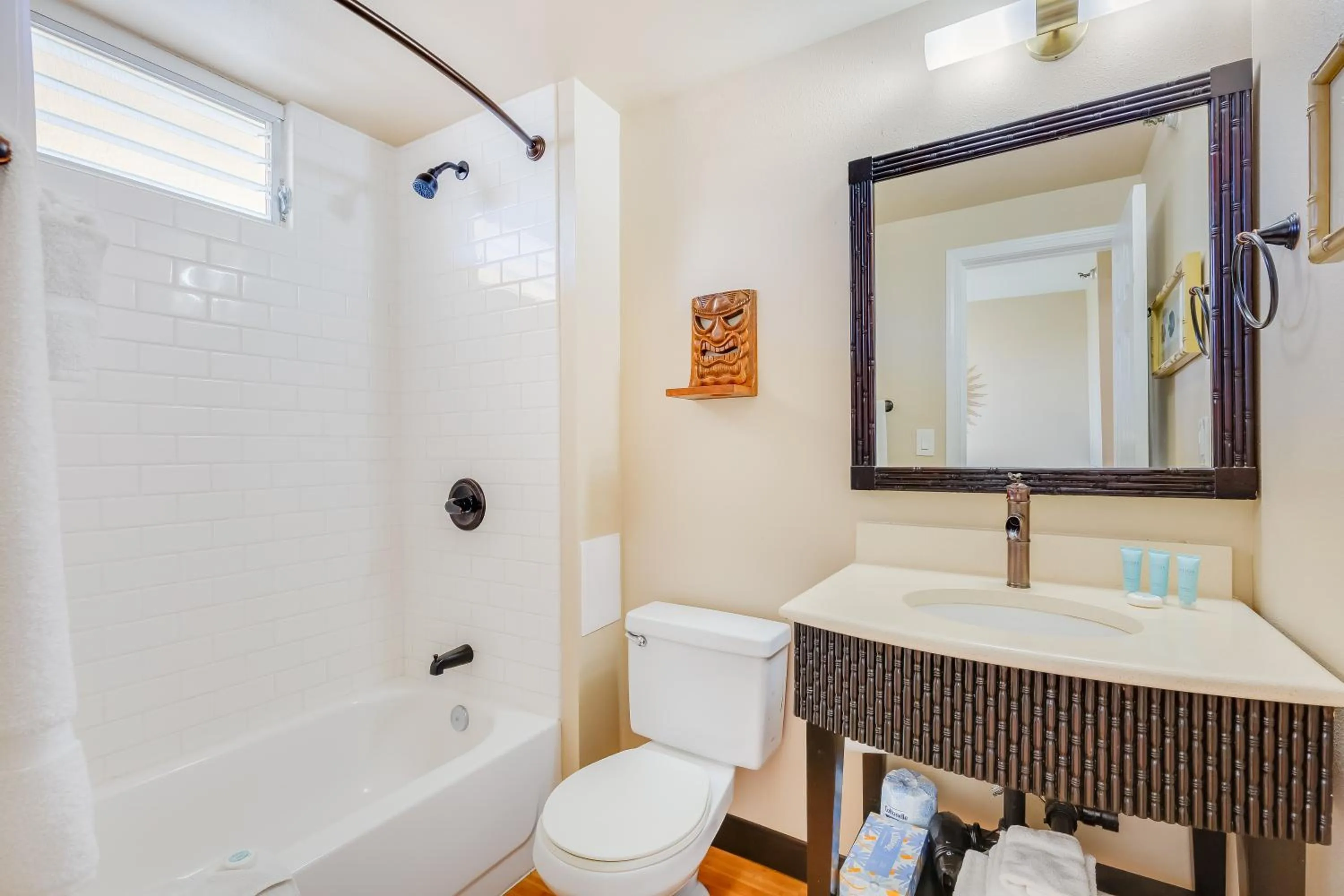 Bathroom in Castle Bamboo Waikīkī Hotel