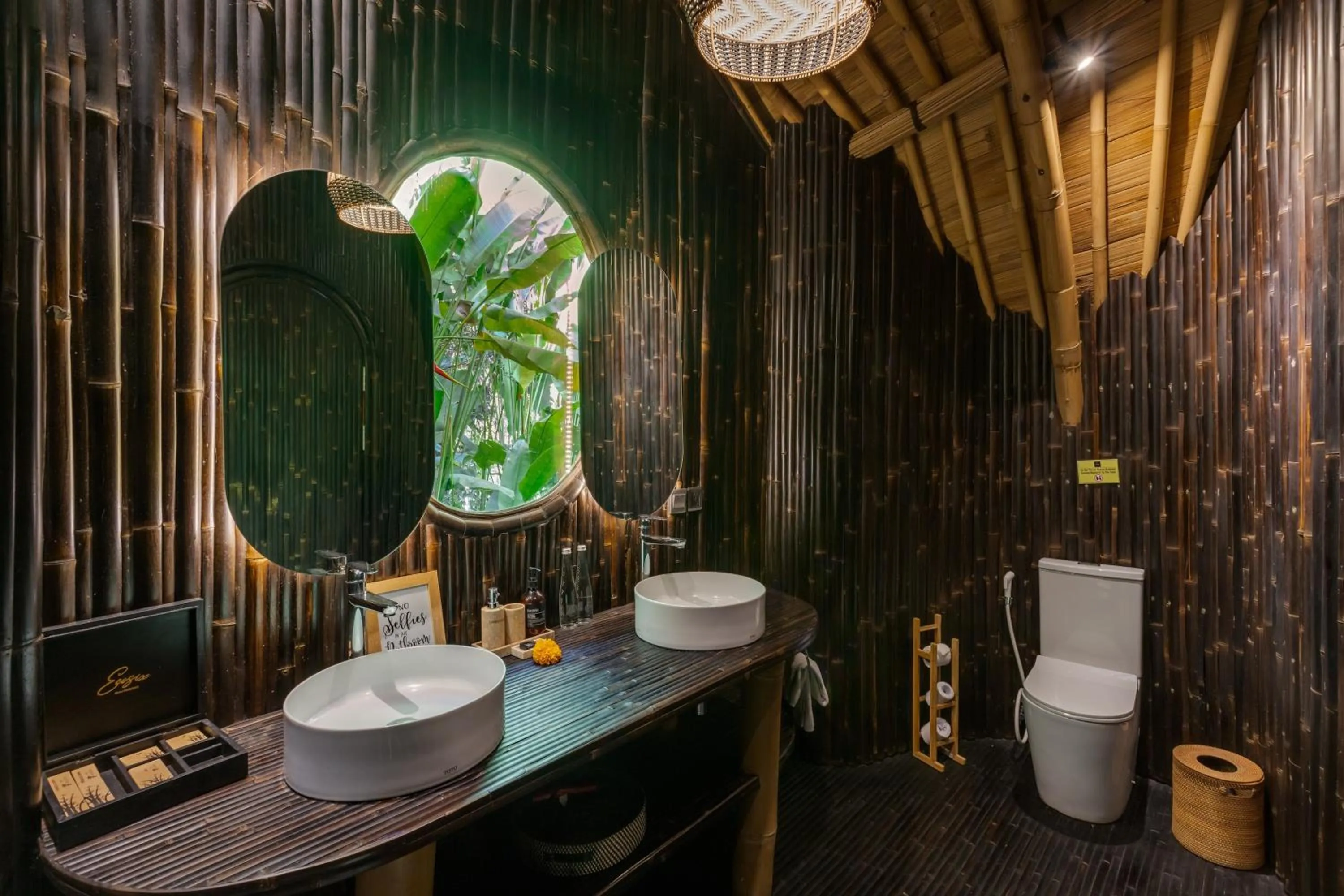 Toilet in Eco Six Bali