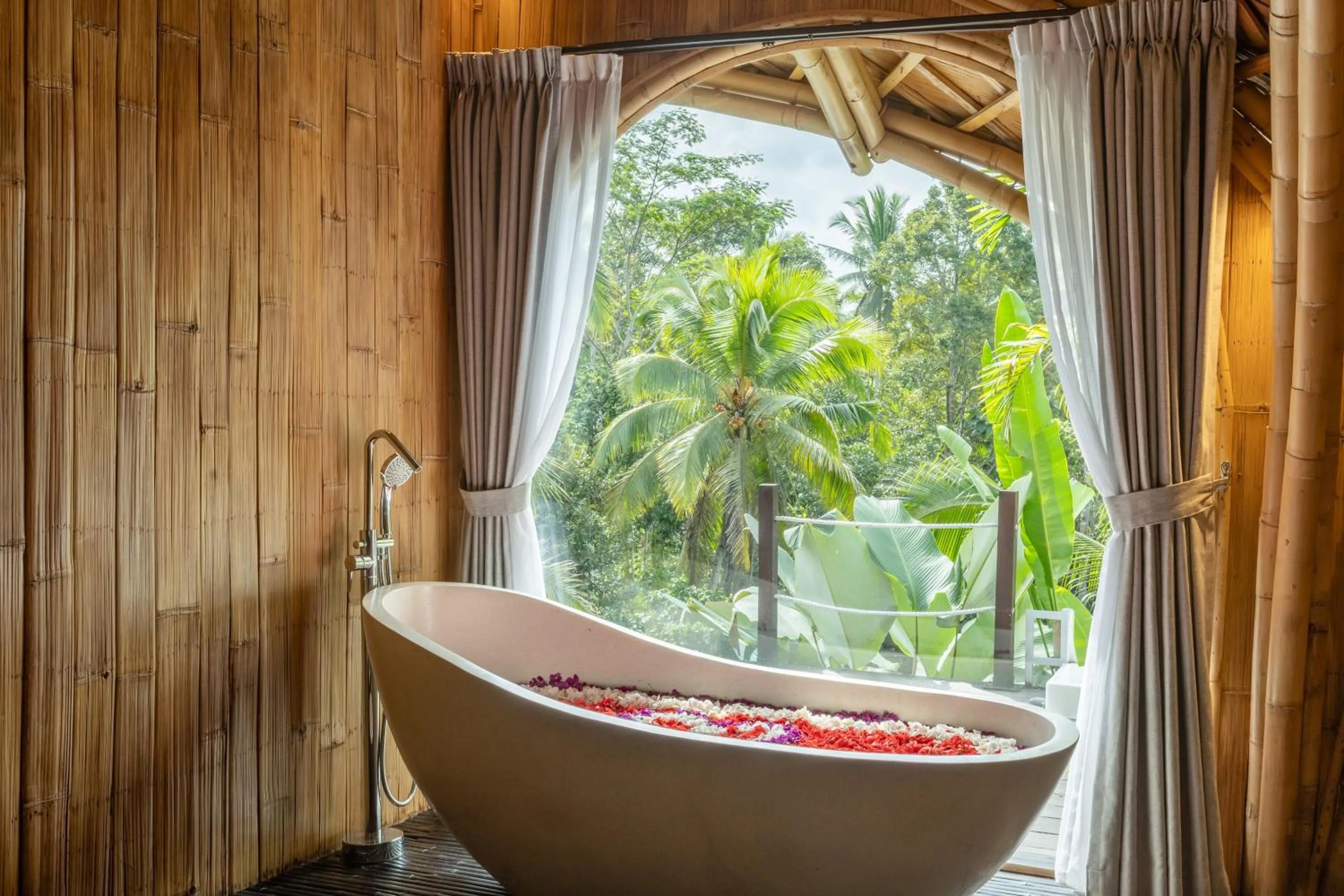 Bath in Eco Six Bali