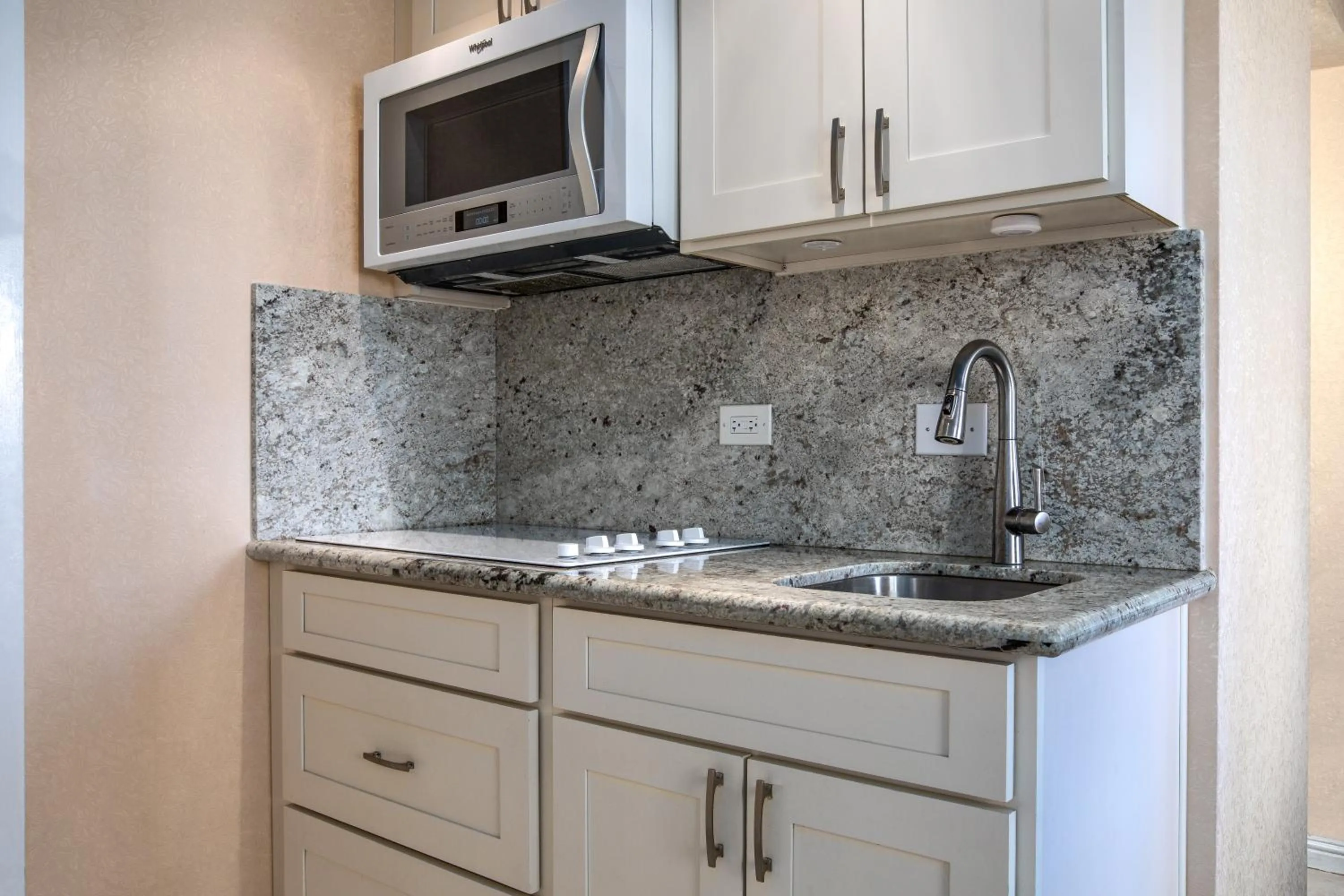 Kitchen or kitchenette in Aqua Aloha Surf Waikiki