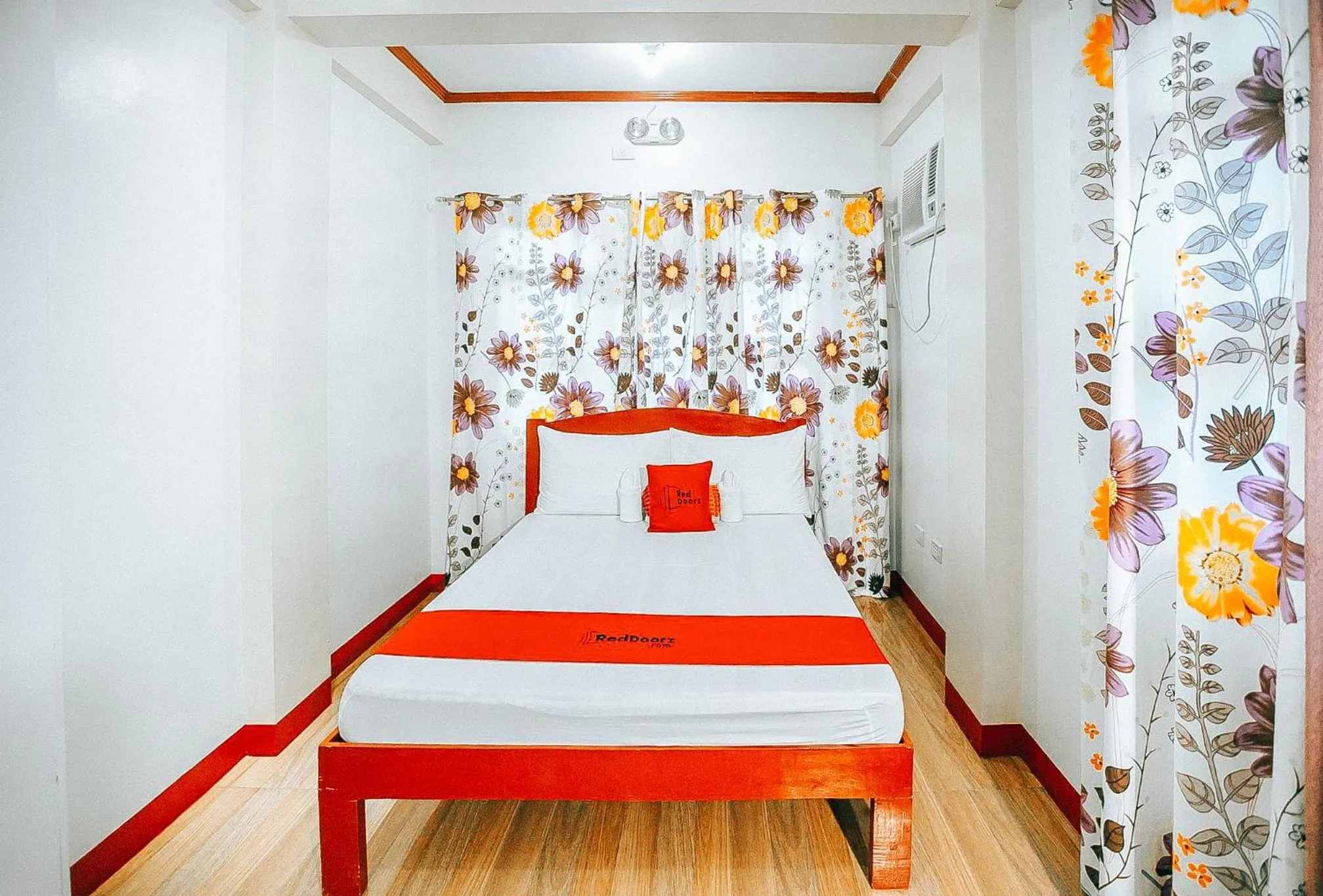 RedDoorz at S & L Apartelle Daraga Albay