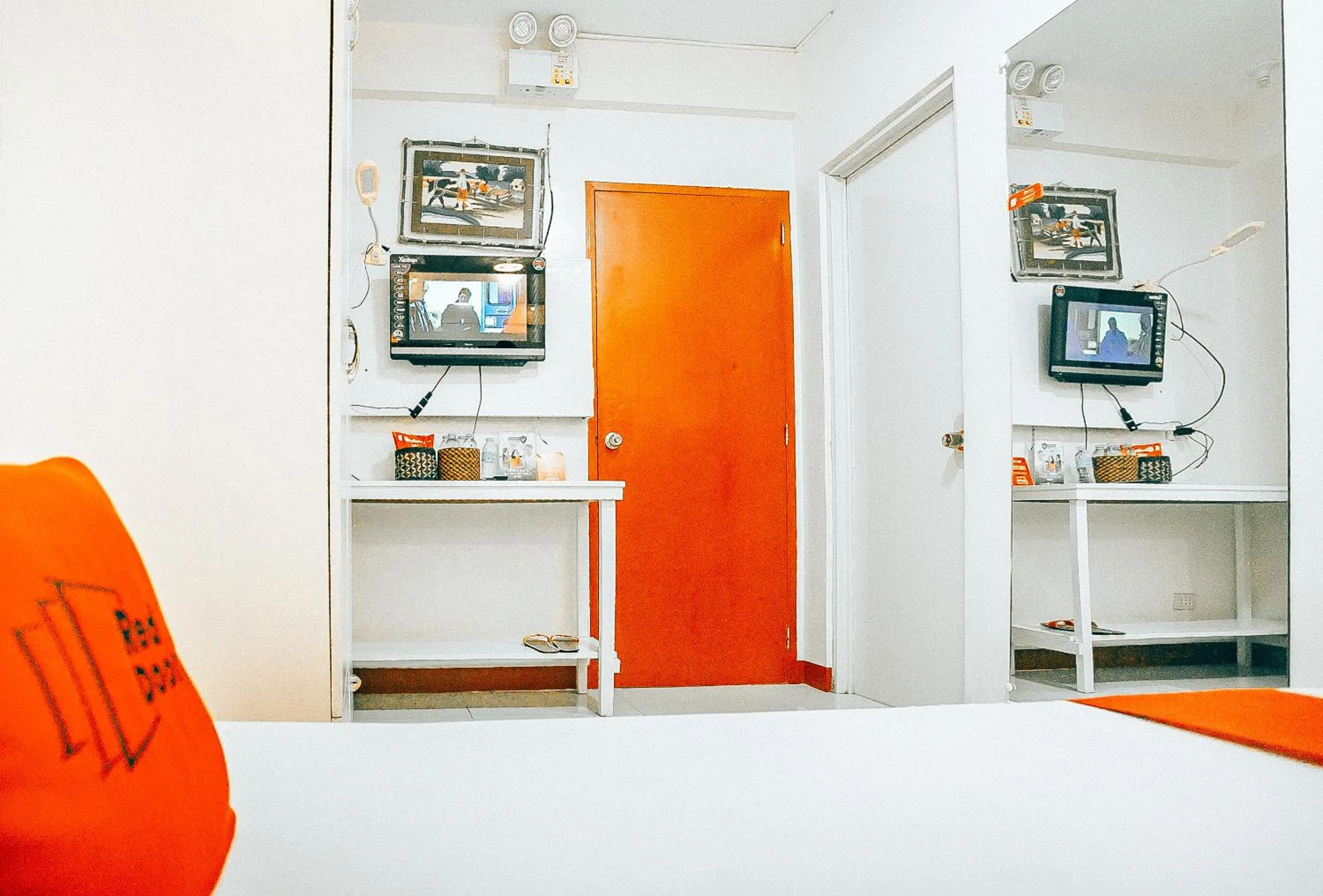 Bedroom in RedDoorz at S & L Apartelle Daraga Albay