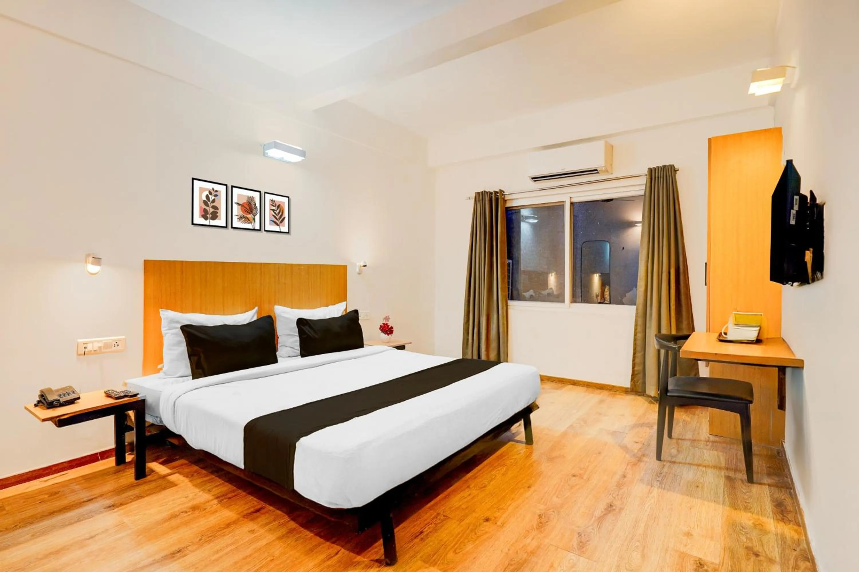 Bedroom, Bed in Super Townhouse HAL Indiranagar Extension